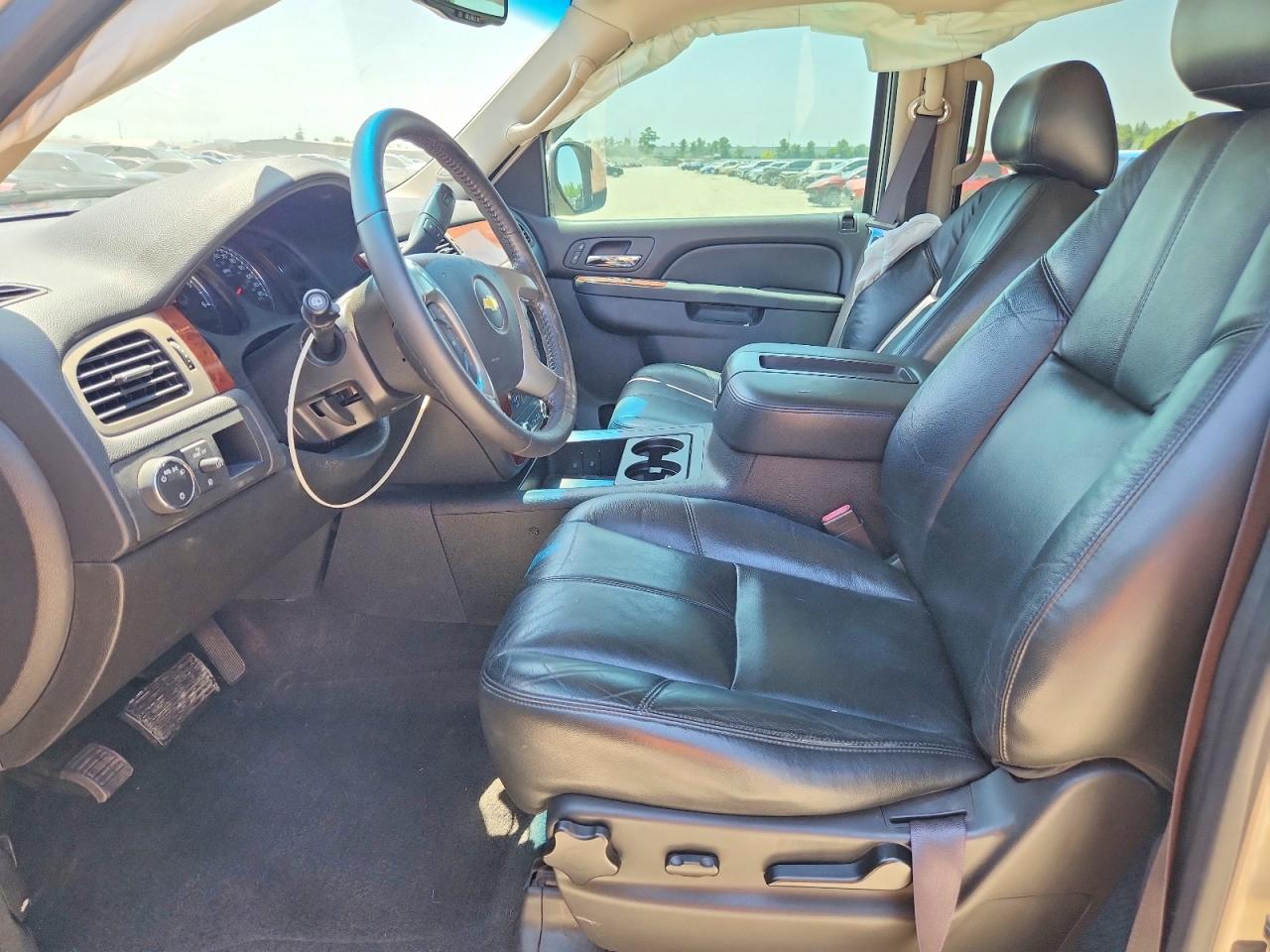 2013 Chevrolet Tahoe C1500 Lt Tan vin: 1GNSCBE04DR194030