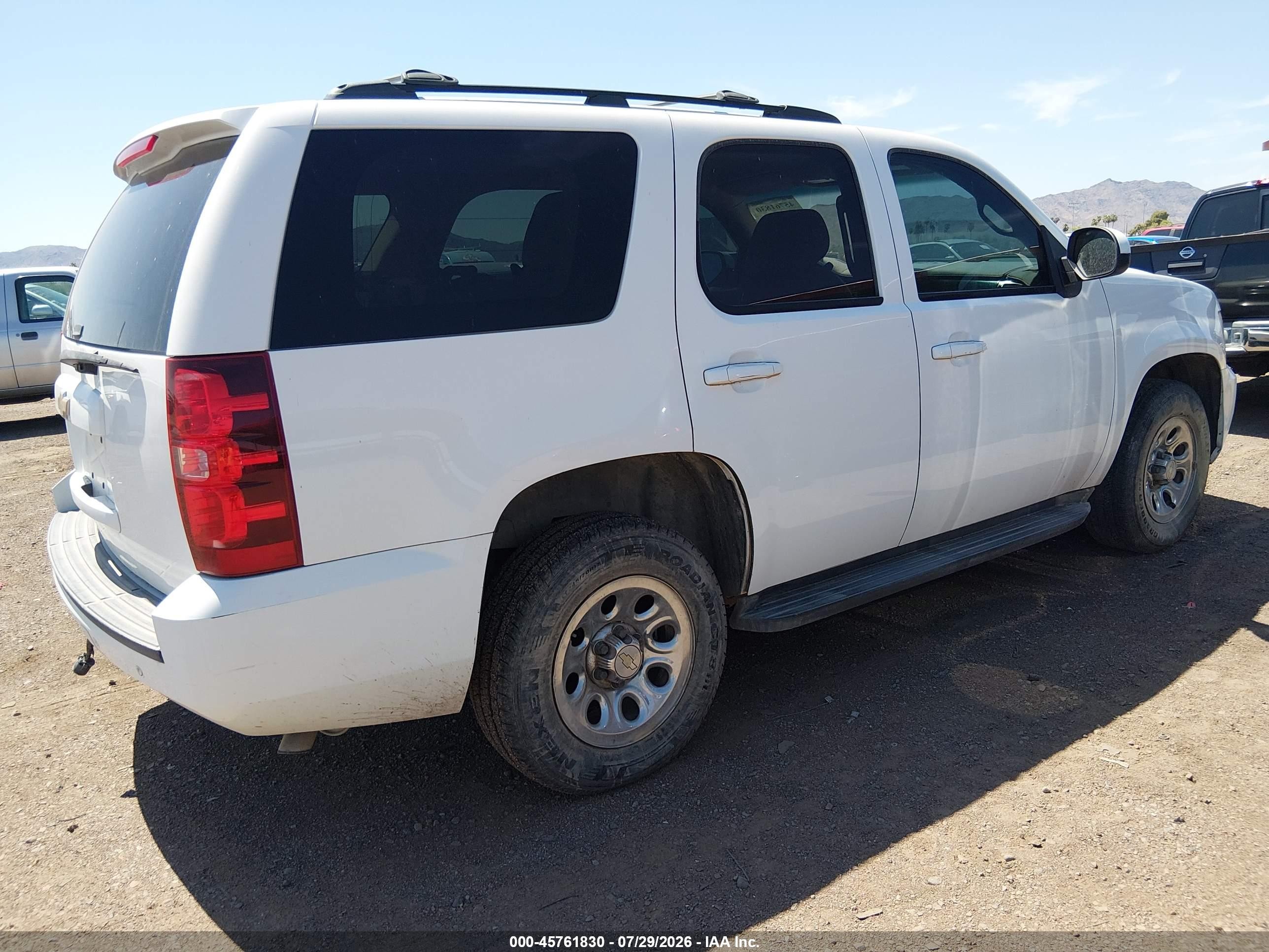 2013 Chevrolet Tahoe Lt White vin: 1GNSCBE04DR305434