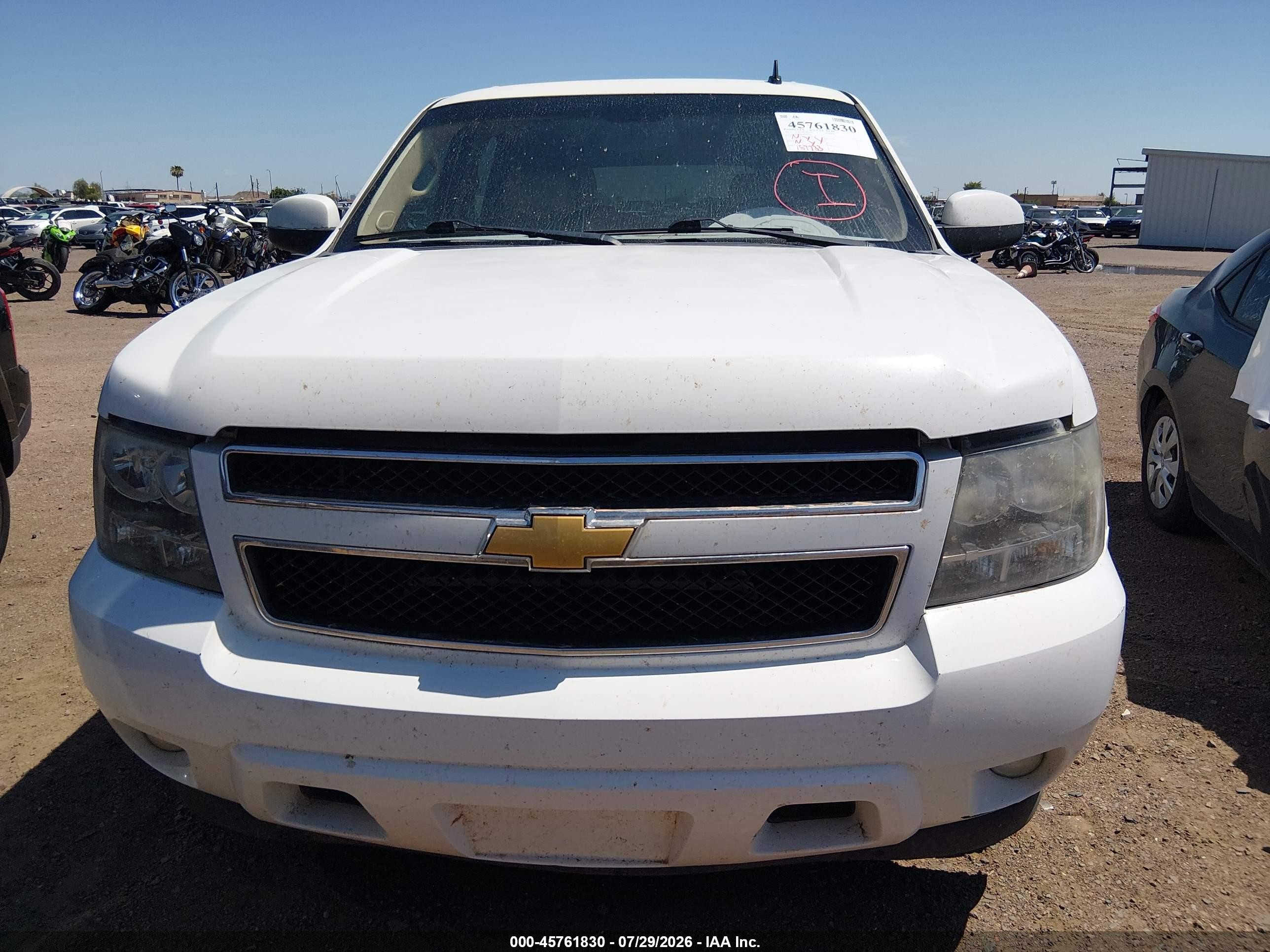 2013 Chevrolet Tahoe Lt White vin: 1GNSCBE04DR305434