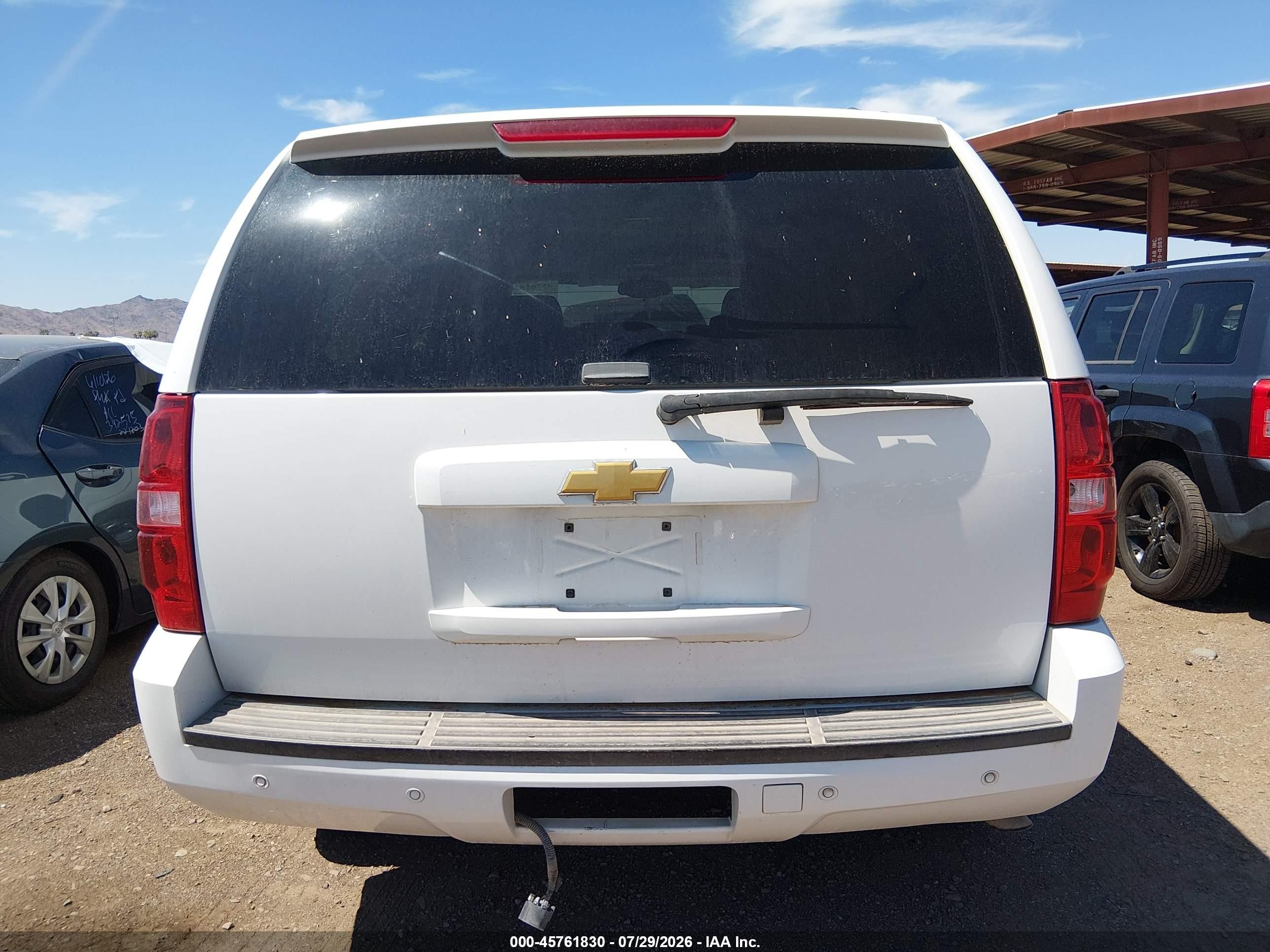 2013 Chevrolet Tahoe Lt White vin: 1GNSCBE04DR305434