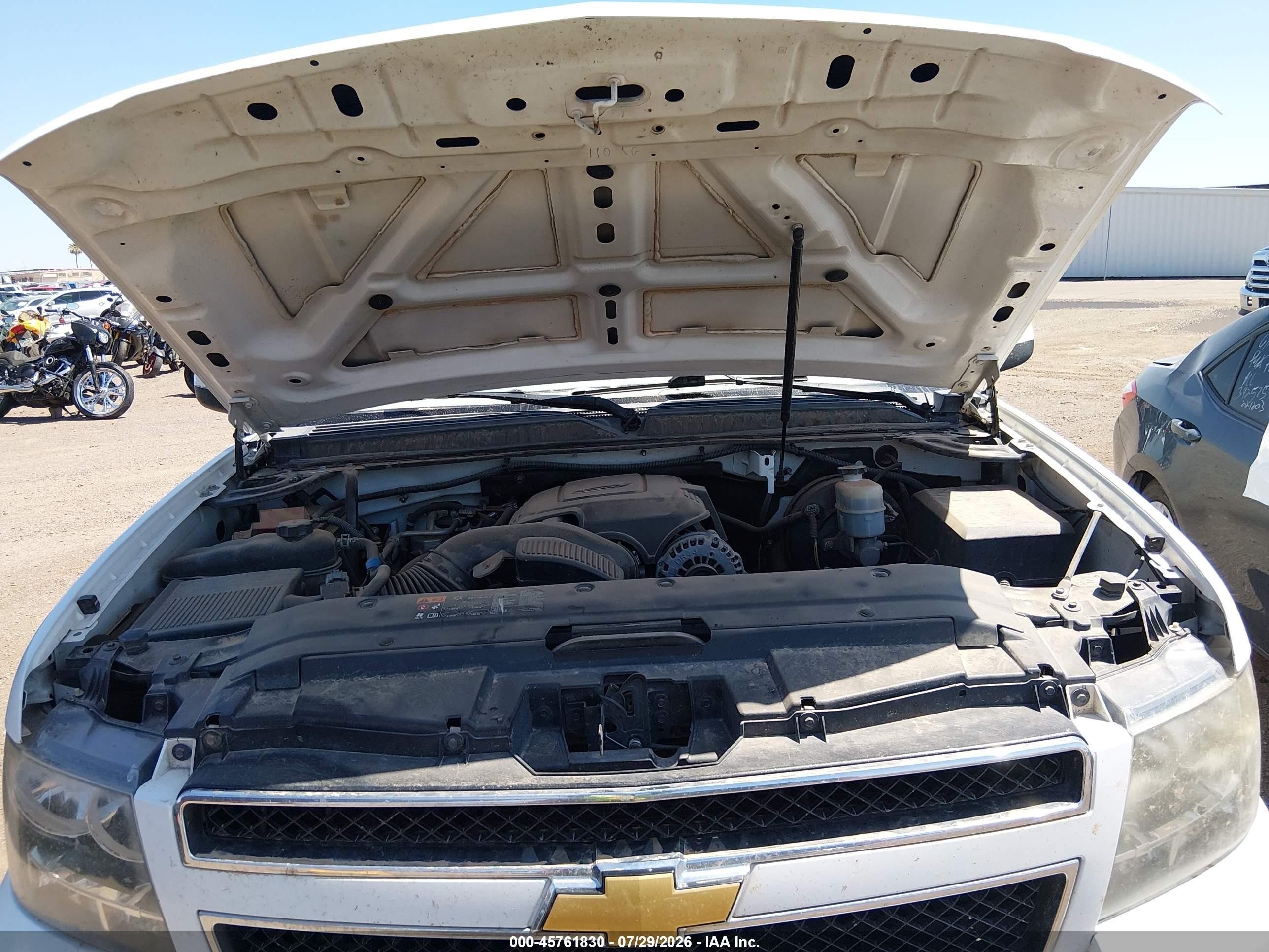 2013 Chevrolet Tahoe Lt White vin: 1GNSCBE04DR305434