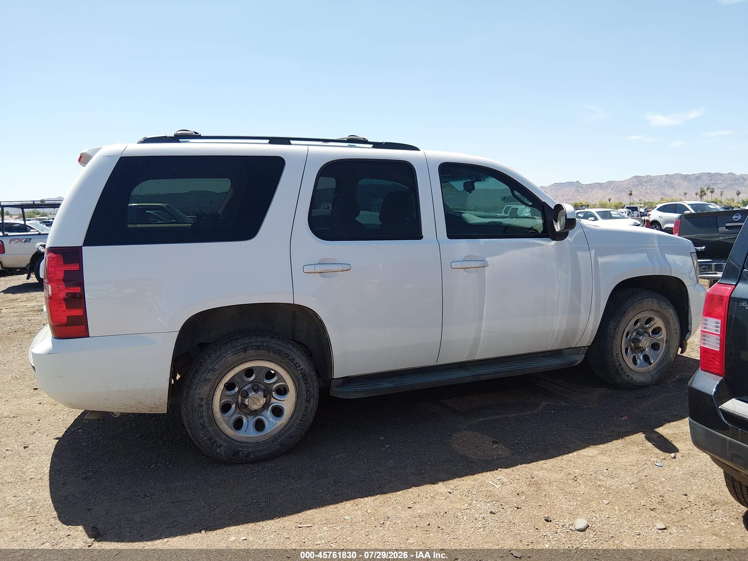 2013 Chevrolet Tahoe Lt White vin: 1GNSCBE04DR305434