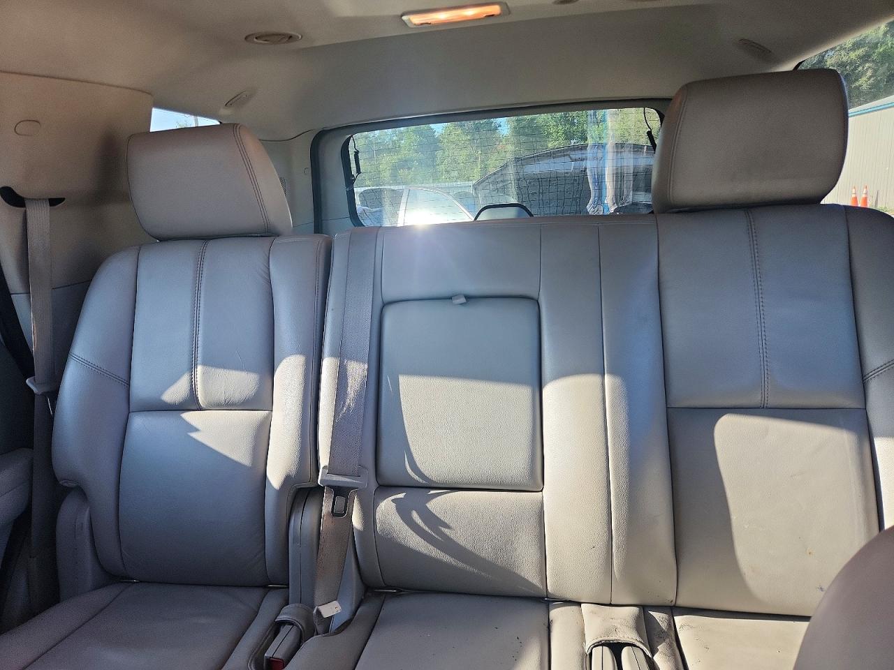 2011 Chevrolet Tahoe C1500 Lt Серебряный vin: 1GNSCBE05BR270285