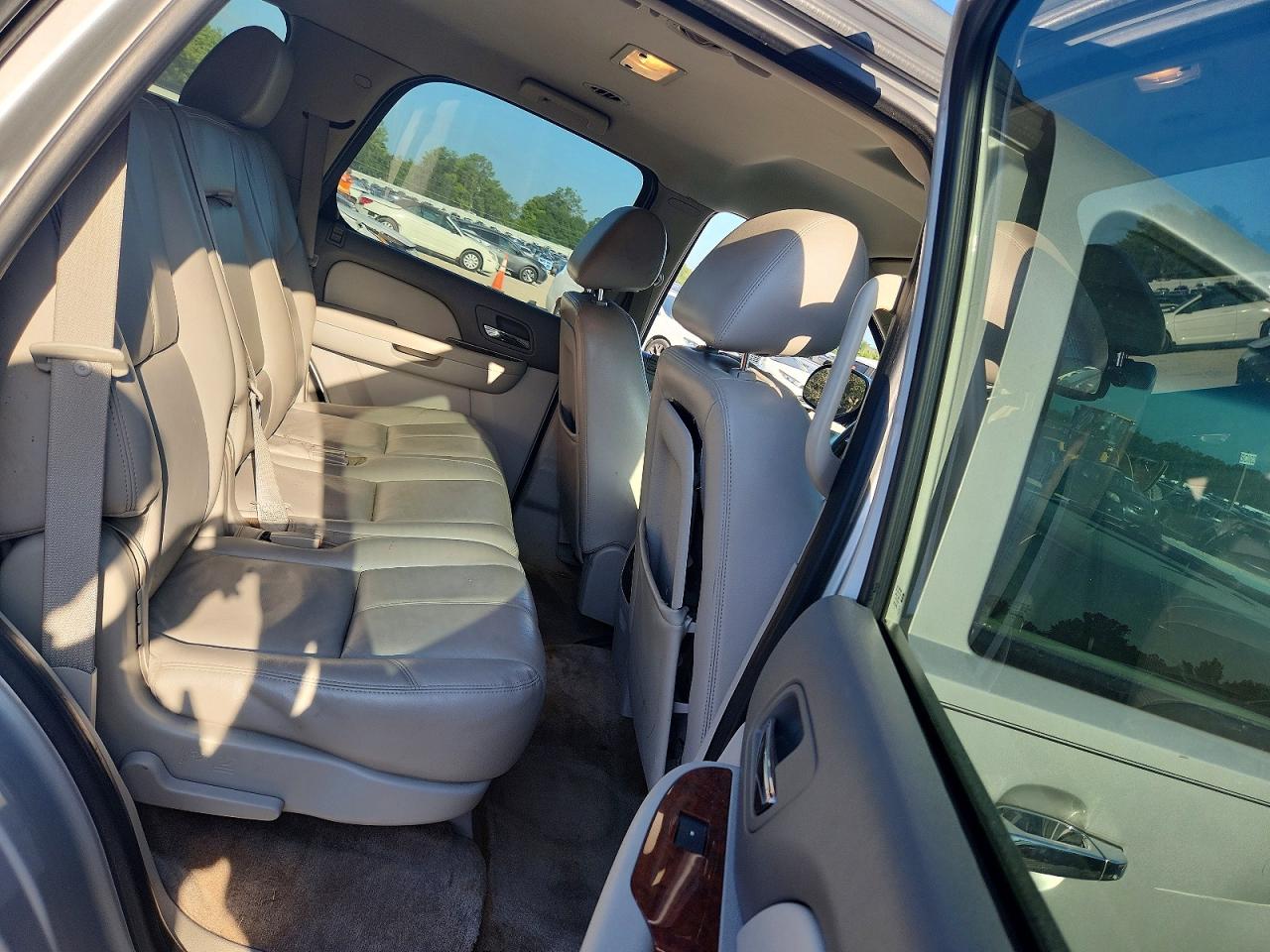 2011 Chevrolet Tahoe C1500 Lt Серебряный vin: 1GNSCBE05BR270285
