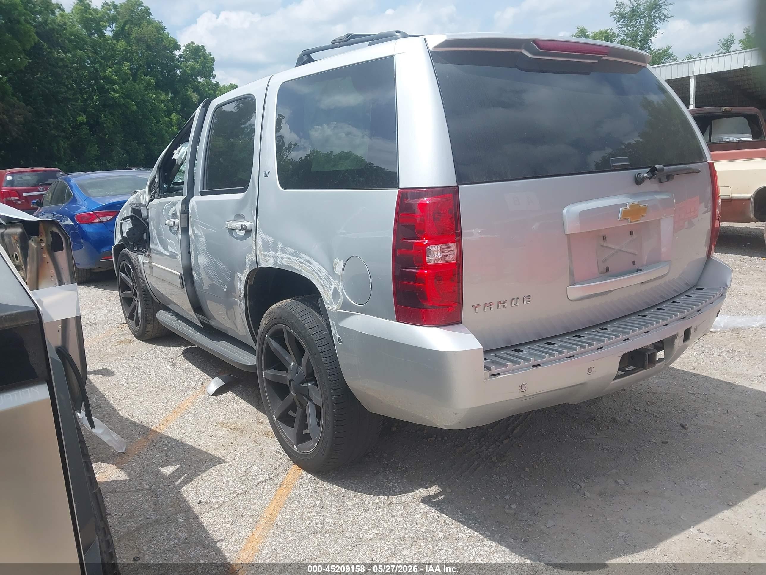 2013 Chevrolet Tahoe Lt Серебряный vin: 1GNSCBE05DR258916