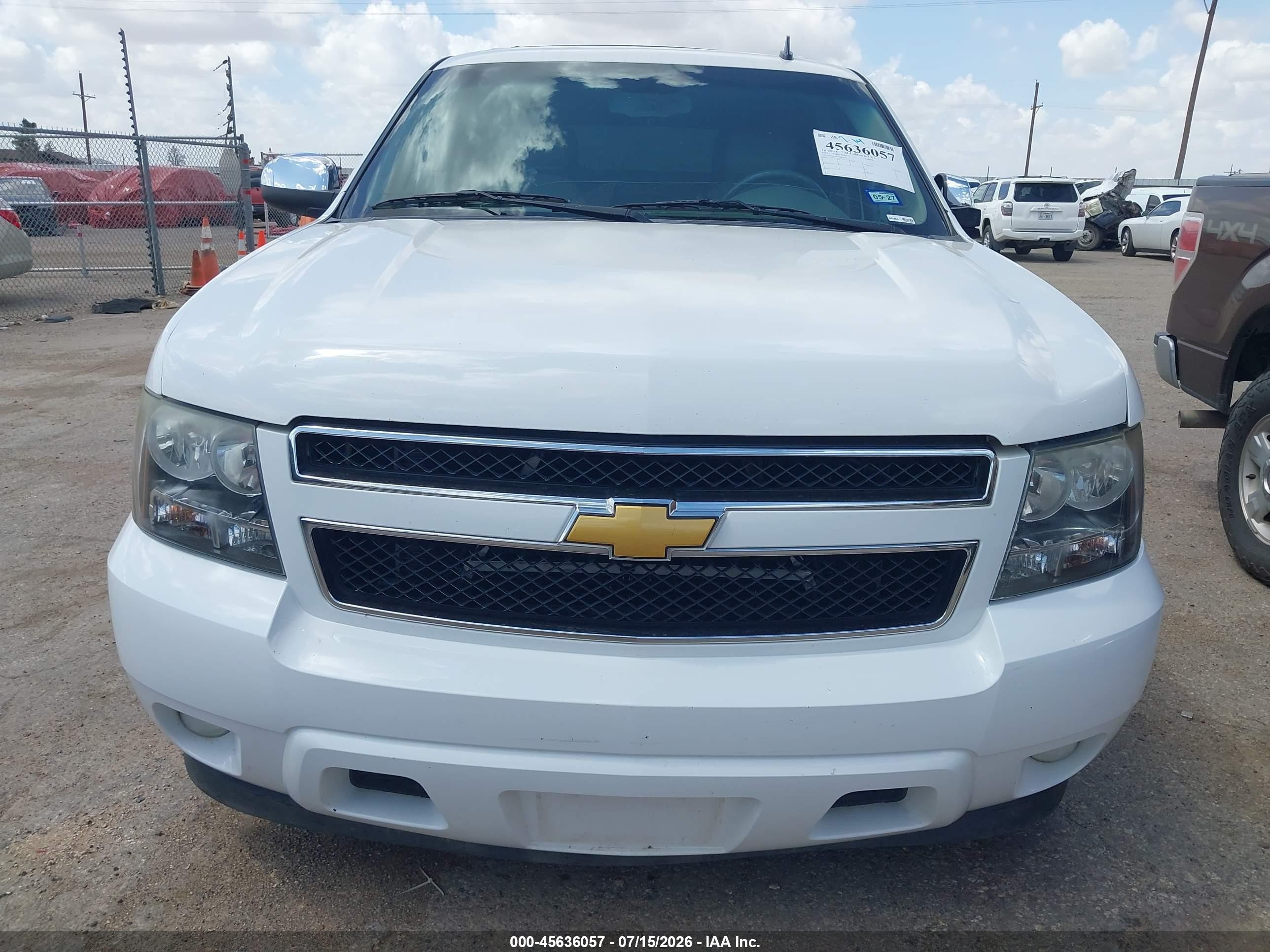 2013 Chevrolet Tahoe Lt White vin: 1GNSCBE05DR296842