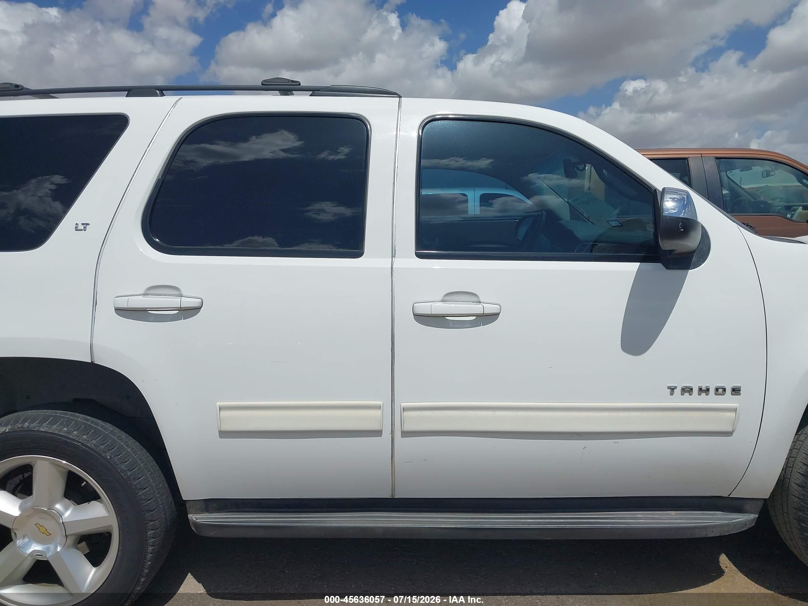2013 Chevrolet Tahoe Lt White vin: 1GNSCBE05DR296842