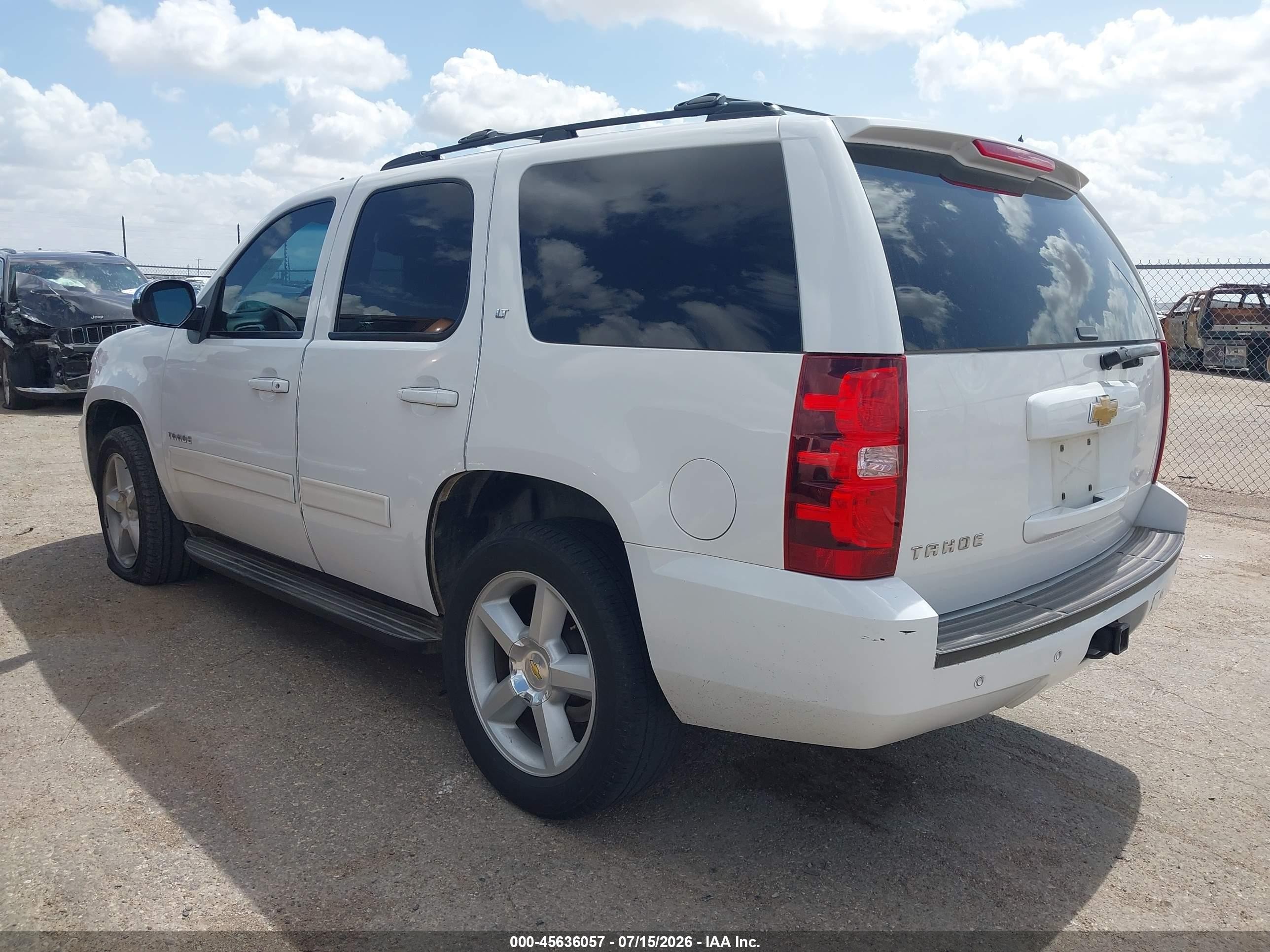 2013 Chevrolet Tahoe Lt White vin: 1GNSCBE05DR296842
