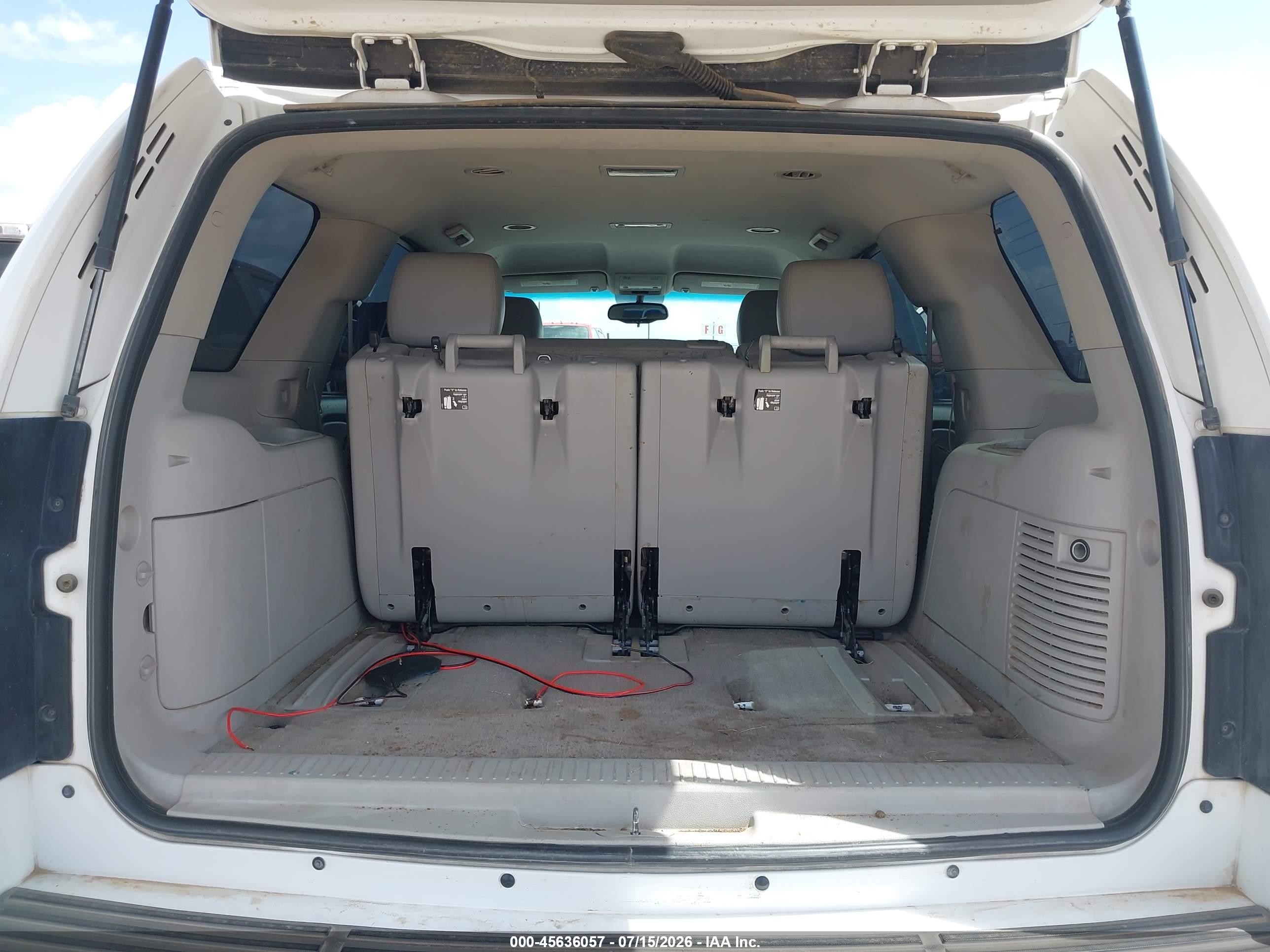 2013 Chevrolet Tahoe Lt White vin: 1GNSCBE05DR296842