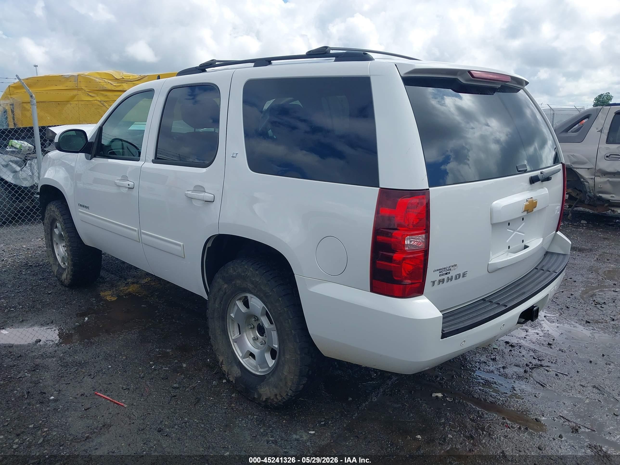 2013 Chevrolet Tahoe Lt White vin: 1GNSCBE05DR369756