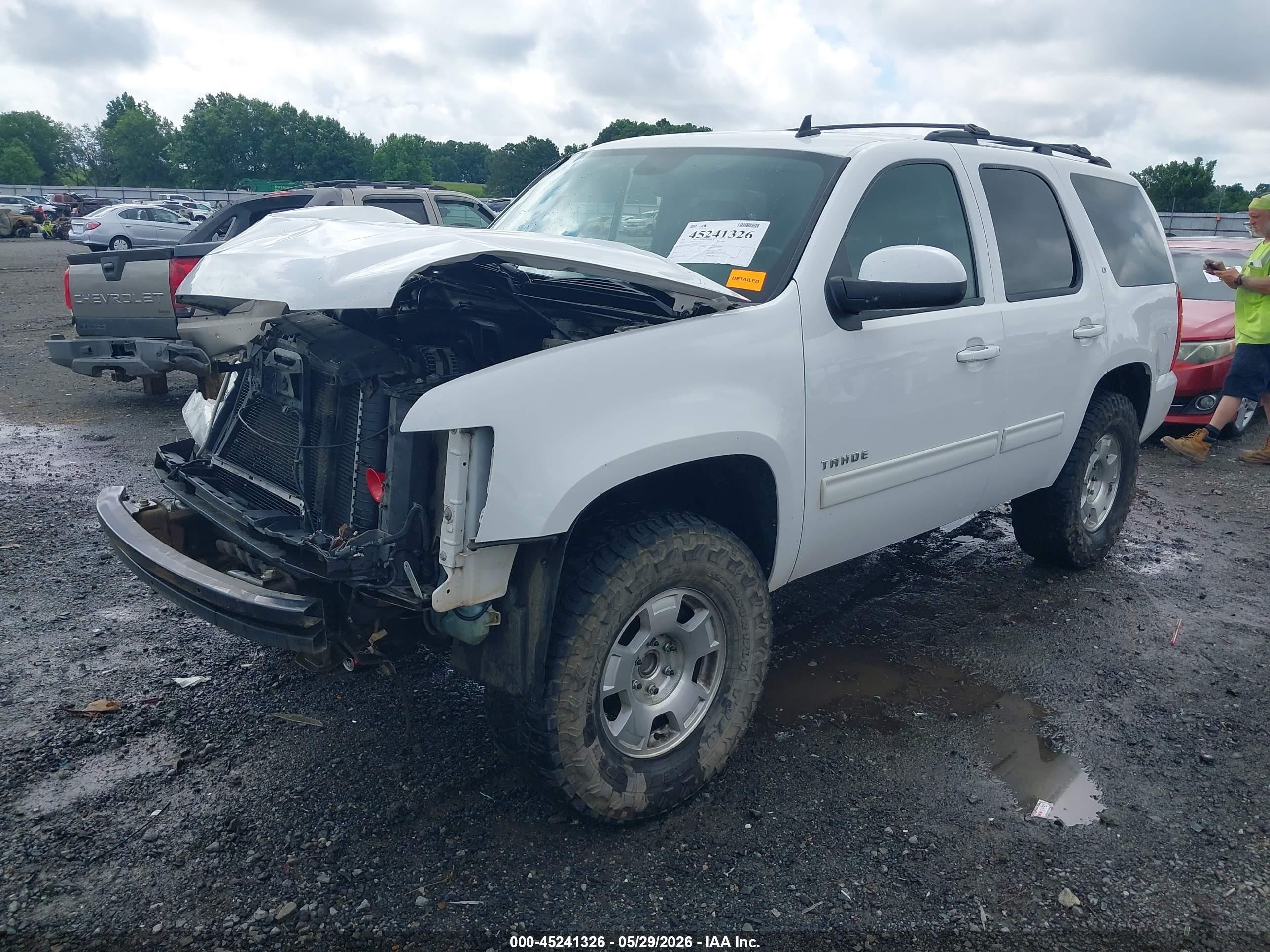 2013 Chevrolet Tahoe Lt White vin: 1GNSCBE05DR369756
