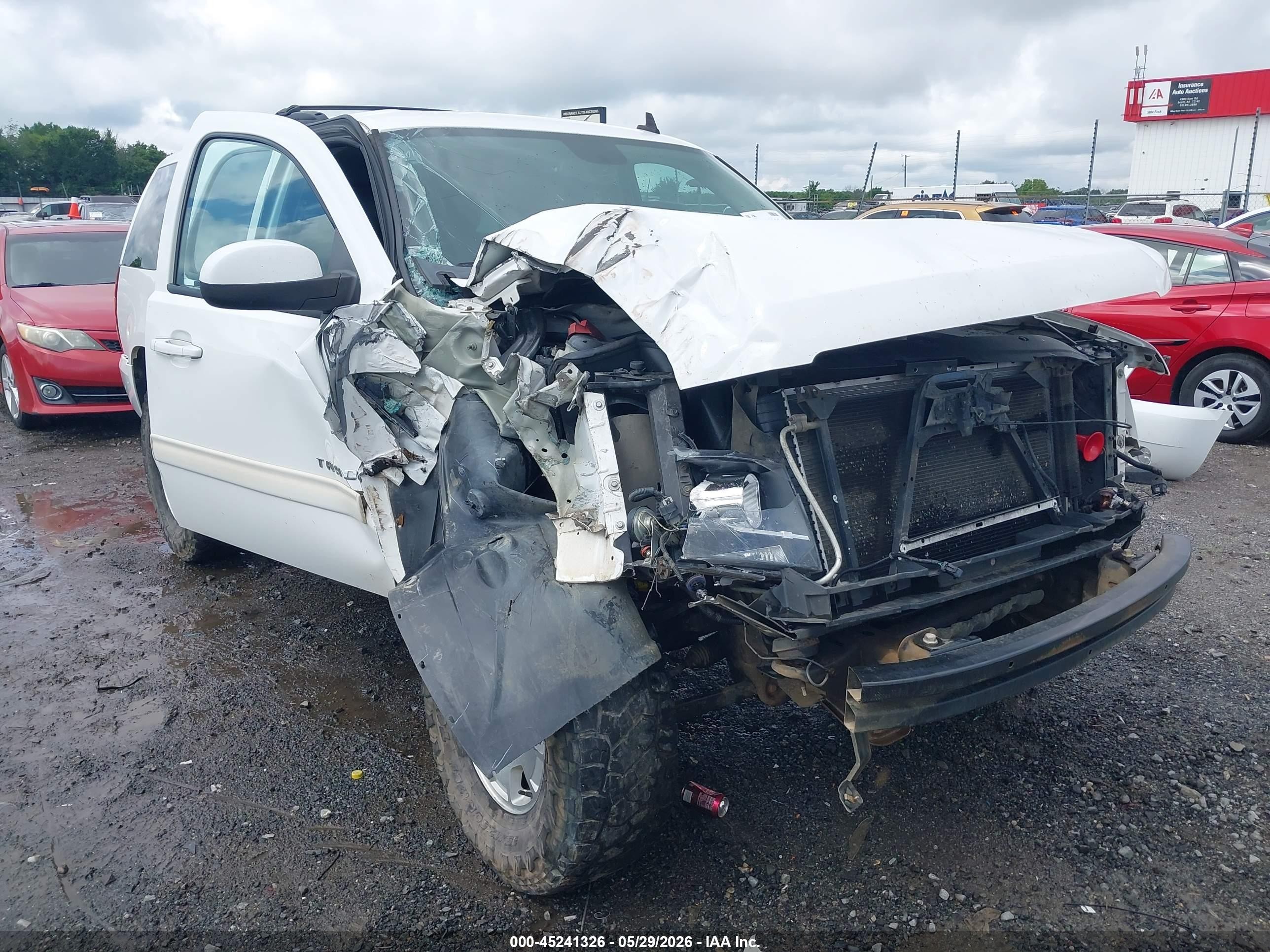 2013 Chevrolet Tahoe Lt White vin: 1GNSCBE05DR369756