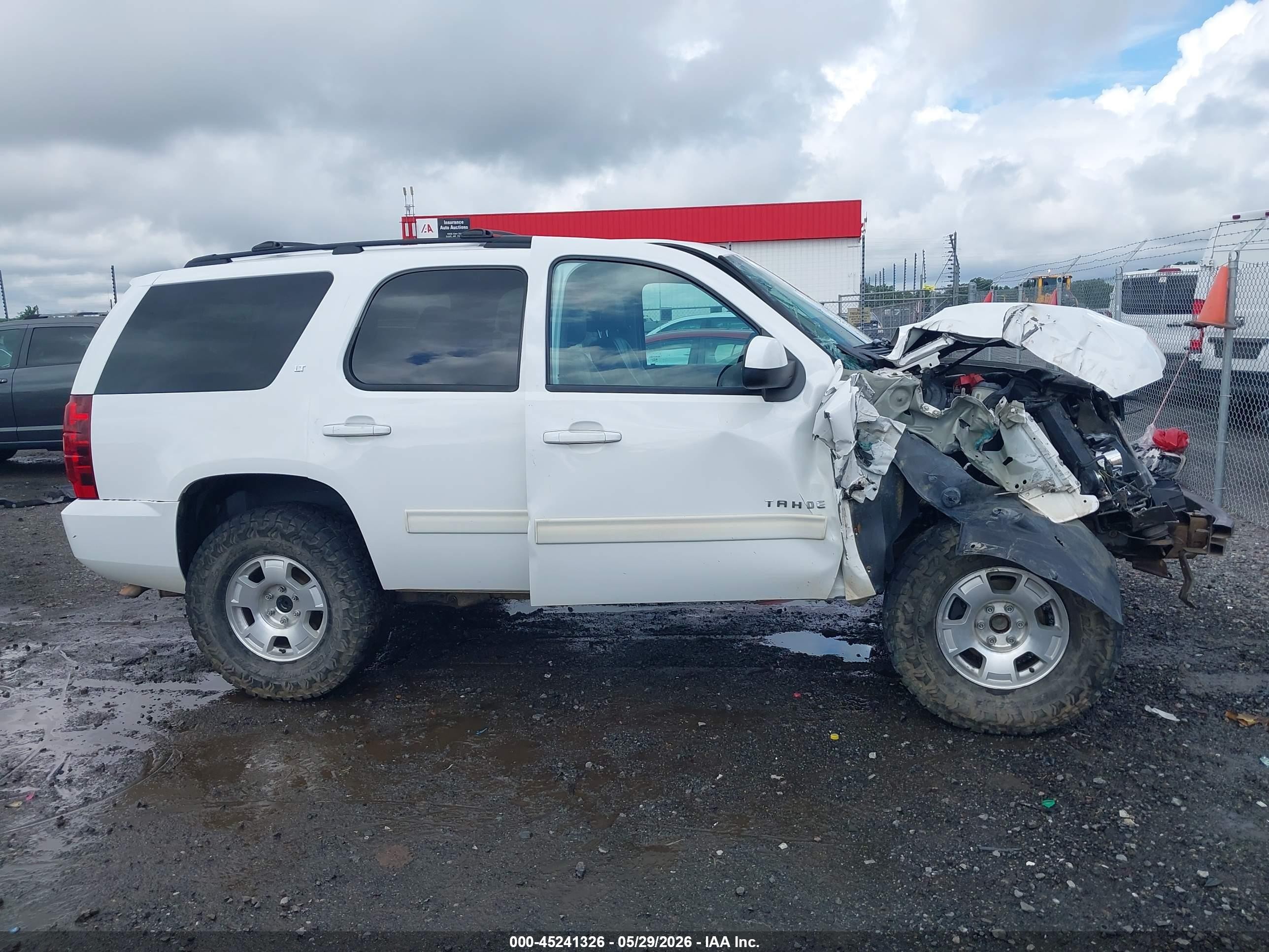 2013 Chevrolet Tahoe Lt White vin: 1GNSCBE05DR369756