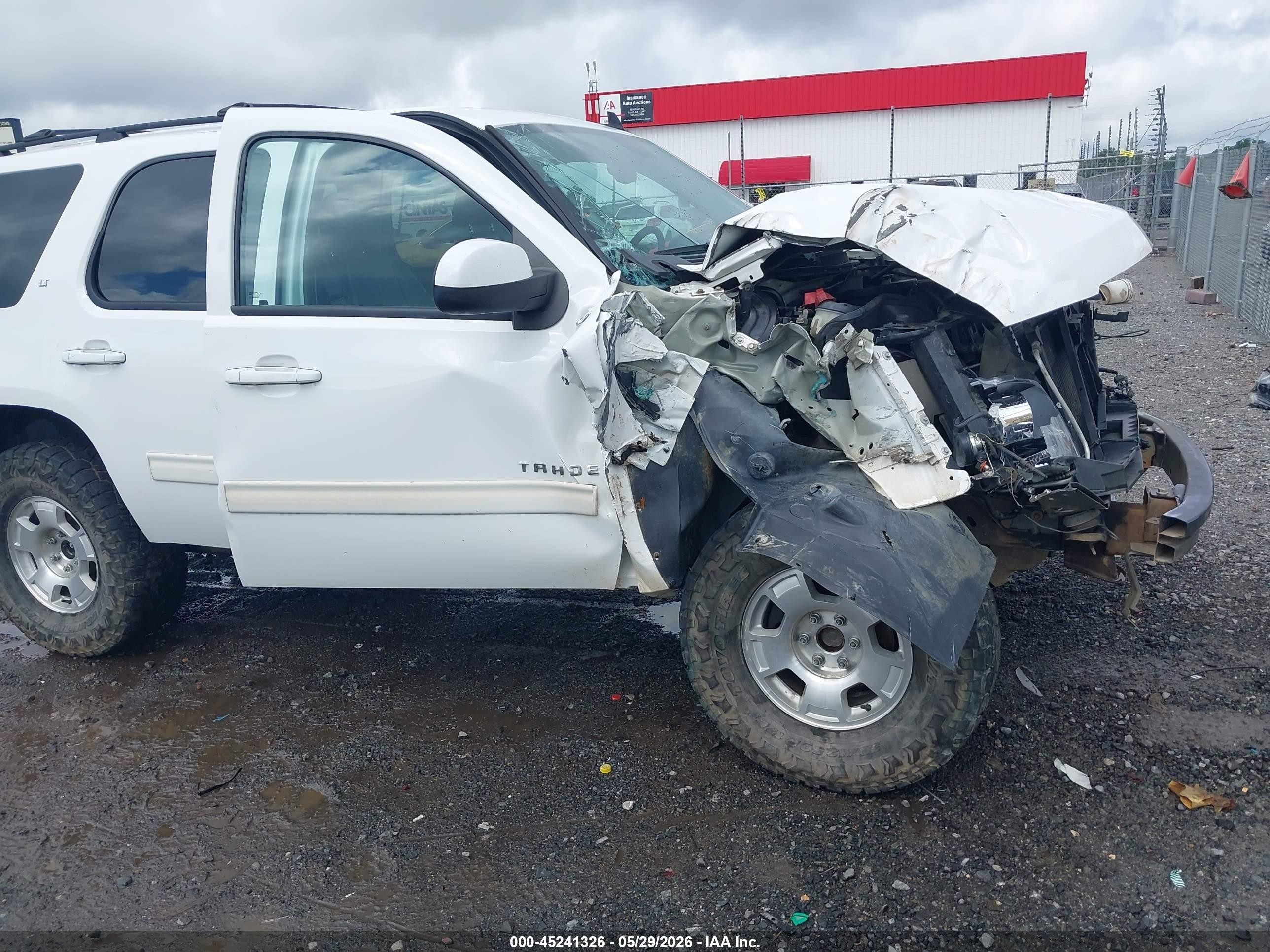 2013 Chevrolet Tahoe Lt White vin: 1GNSCBE05DR369756