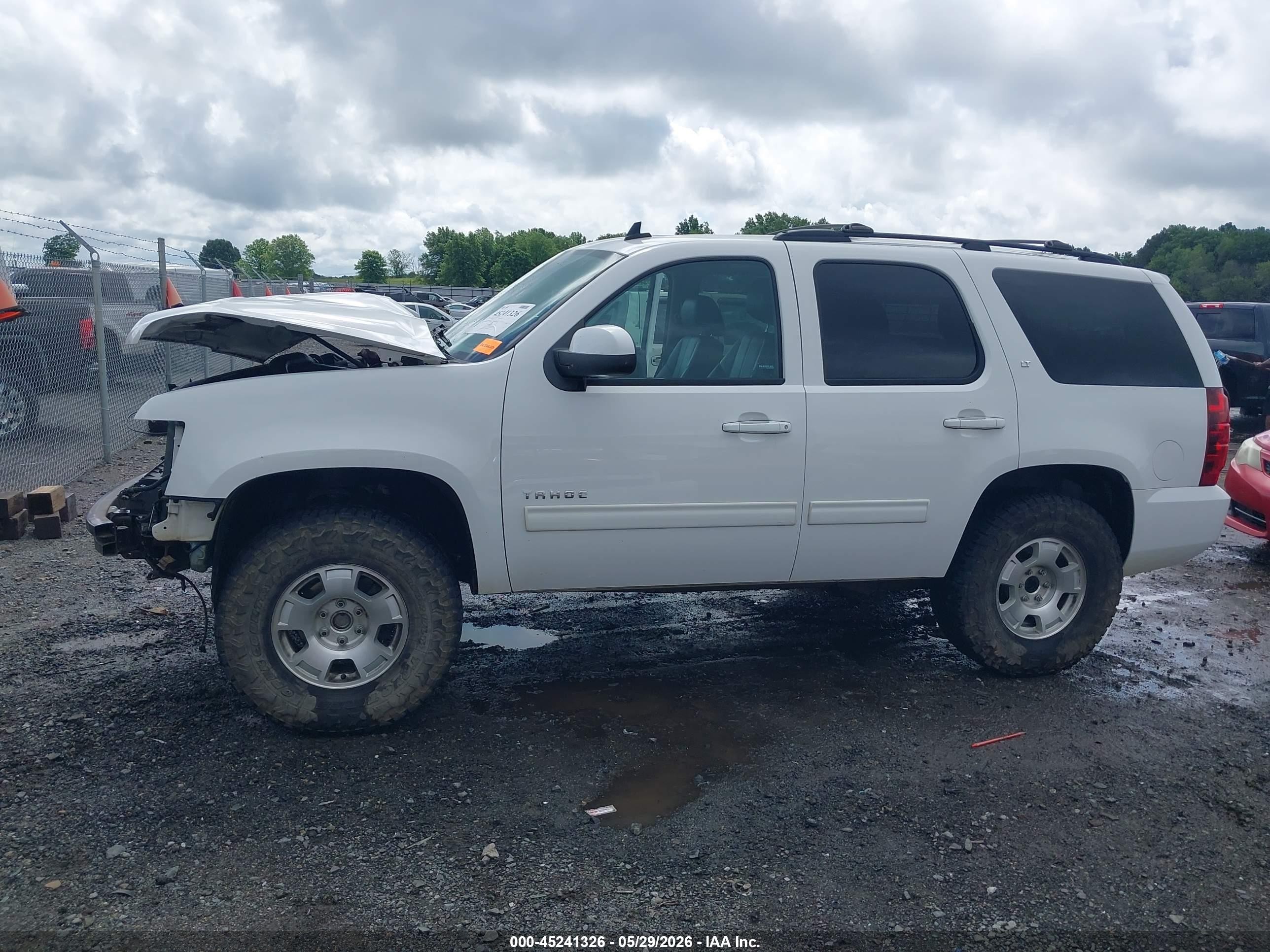 2013 Chevrolet Tahoe Lt White vin: 1GNSCBE05DR369756