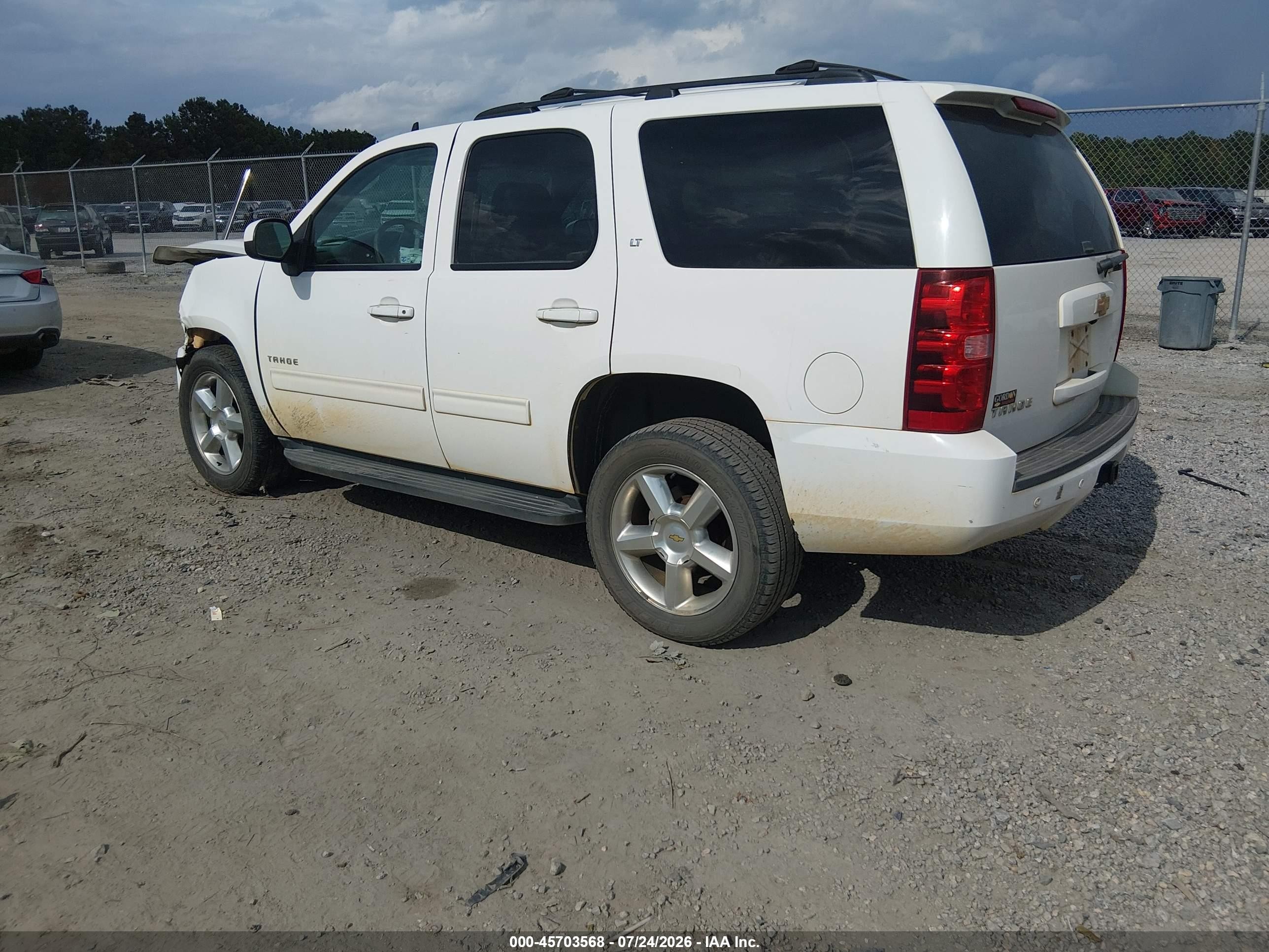 2013 Chevrolet Tahoe Lt White vin: 1GNSCBE05DR379414