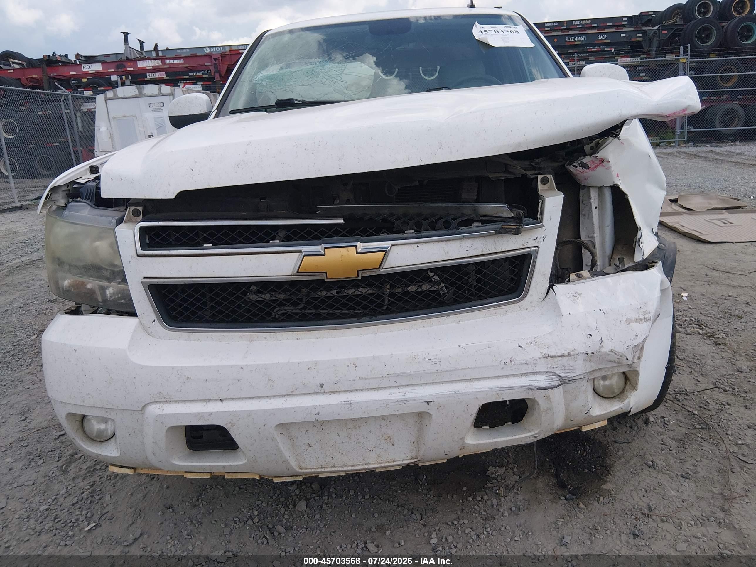 2013 Chevrolet Tahoe Lt White vin: 1GNSCBE05DR379414