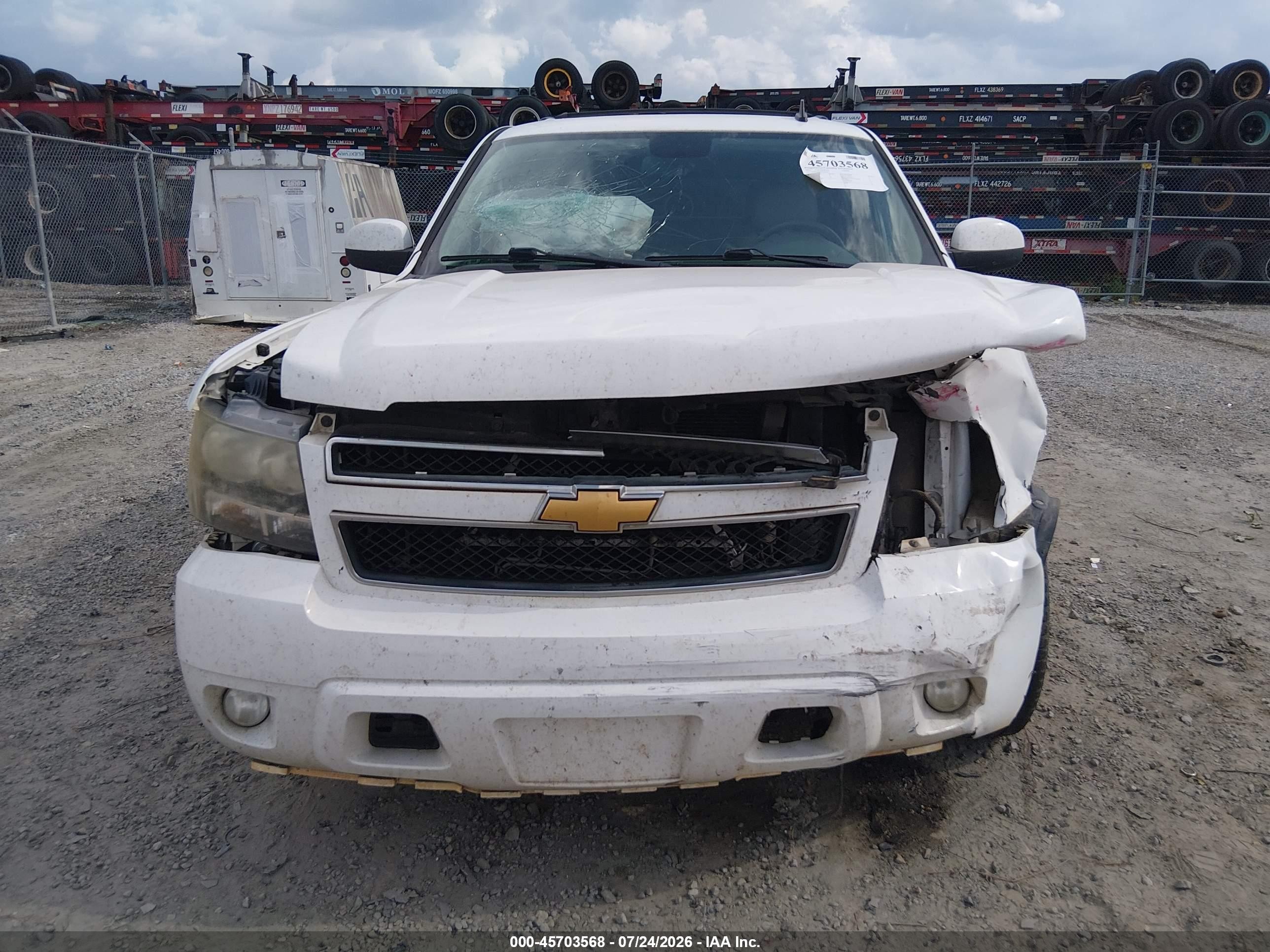 2013 Chevrolet Tahoe Lt White vin: 1GNSCBE05DR379414
