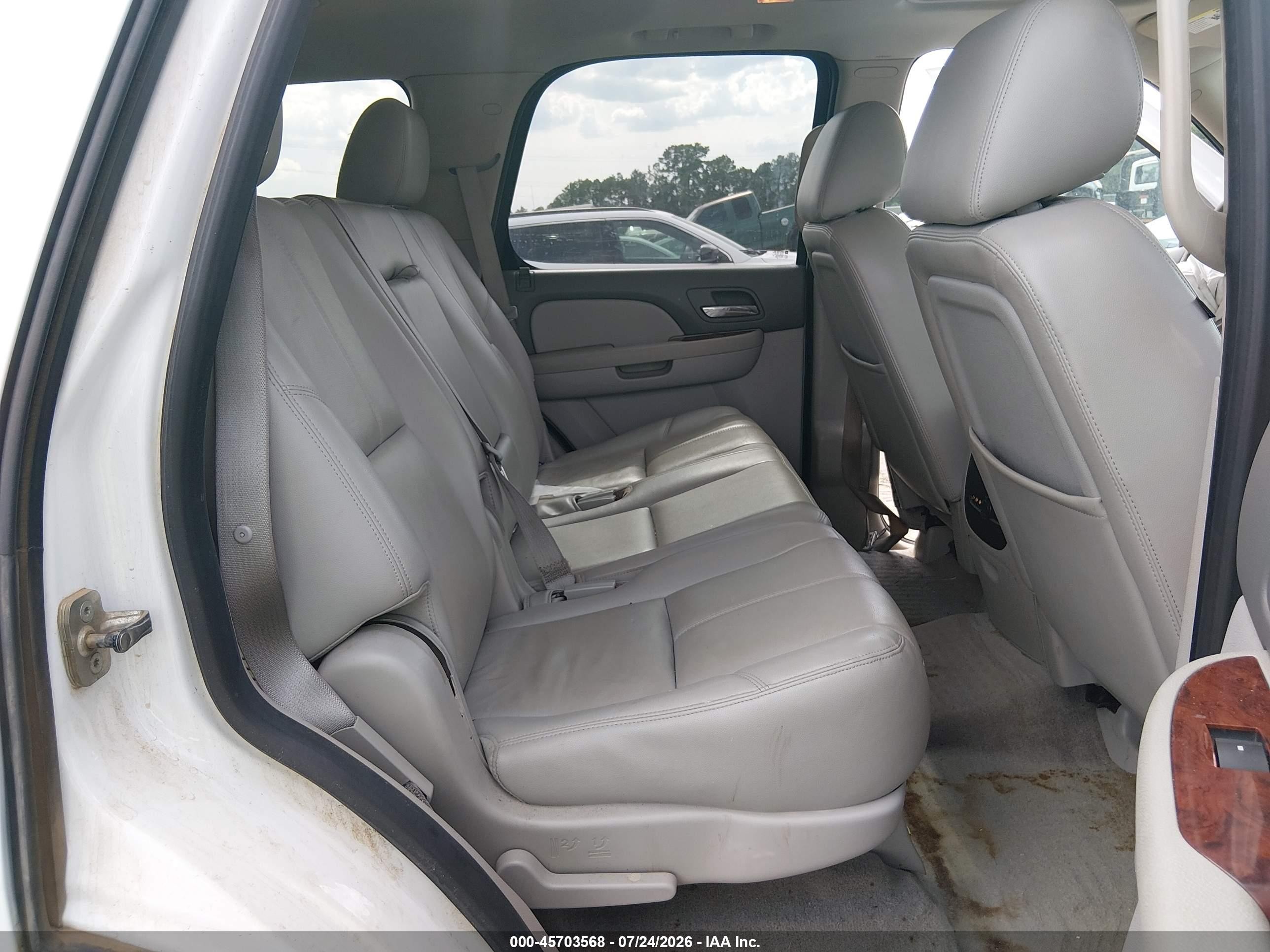 2013 Chevrolet Tahoe Lt White vin: 1GNSCBE05DR379414