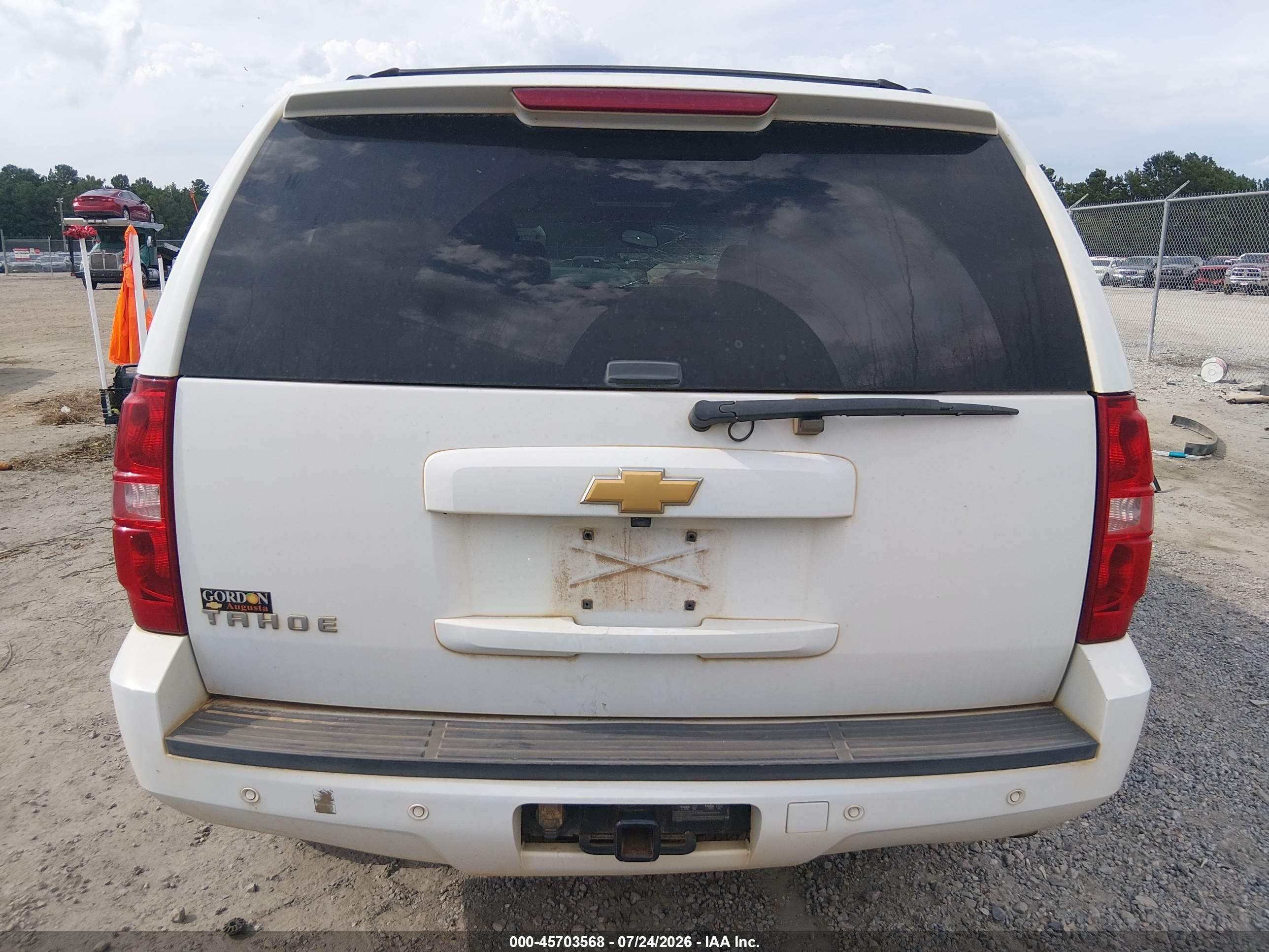 2013 Chevrolet Tahoe Lt White vin: 1GNSCBE05DR379414