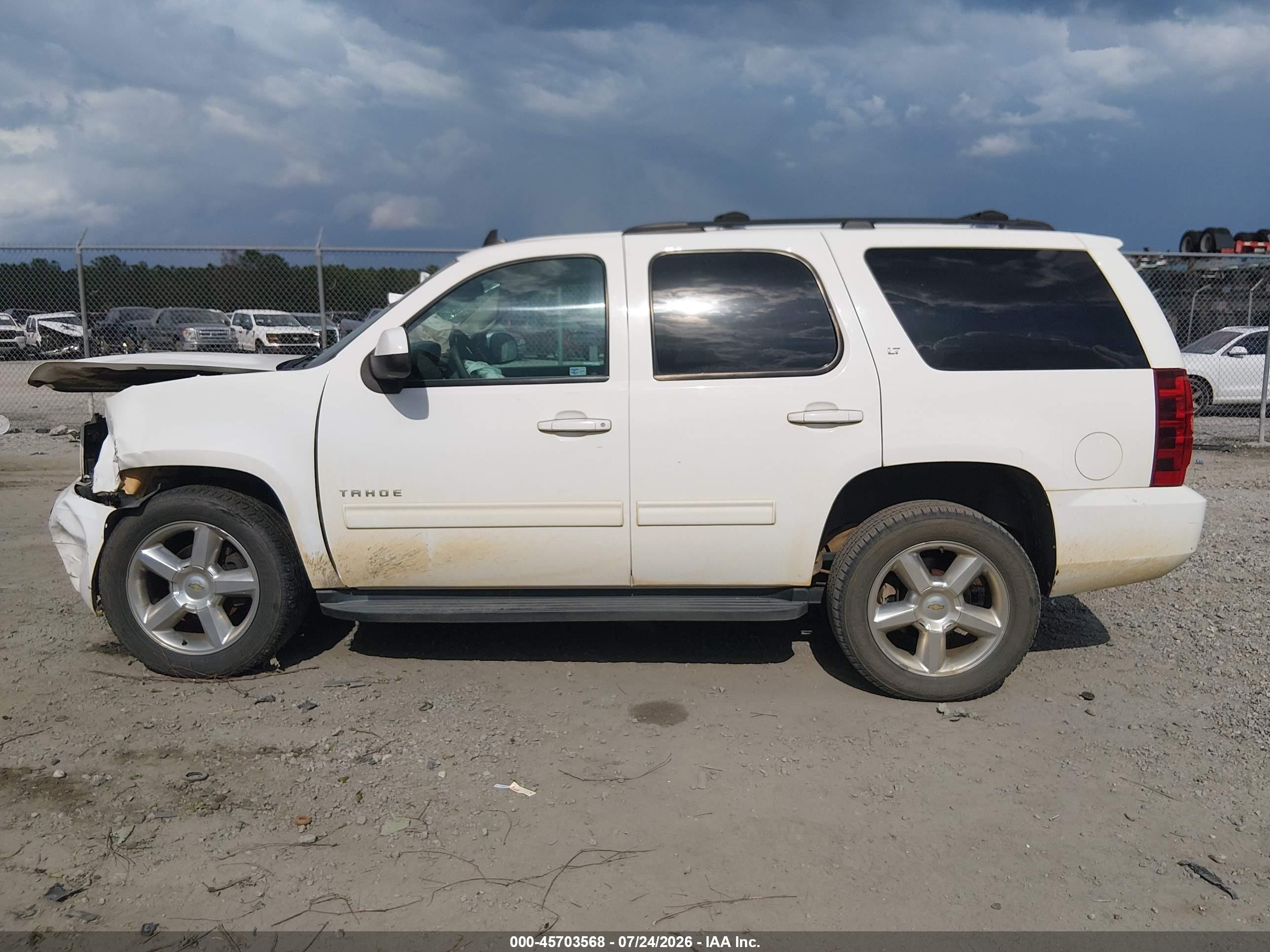 2013 Chevrolet Tahoe Lt White vin: 1GNSCBE05DR379414