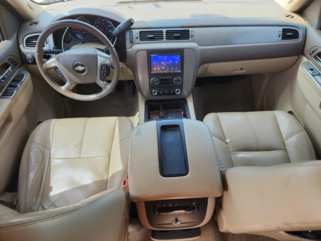 2011 Chevrolet Tahoe C1500 Lt Brown vin: 1GNSCBE06BR269758 Damage: Front Center Armrest, Worn, Replacement Required