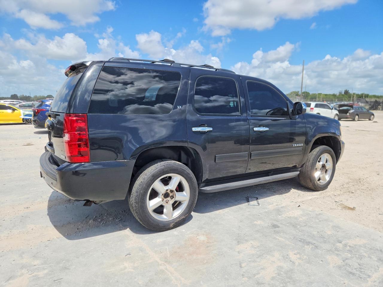 2011 Chevrolet Tahoe C1500 Lt Black vin: 1GNSCBE06BR376003