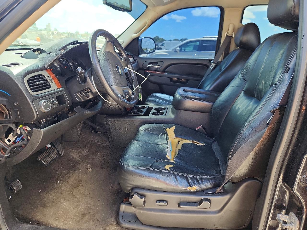 2011 Chevrolet Tahoe C1500 Lt Black vin: 1GNSCBE06BR376003