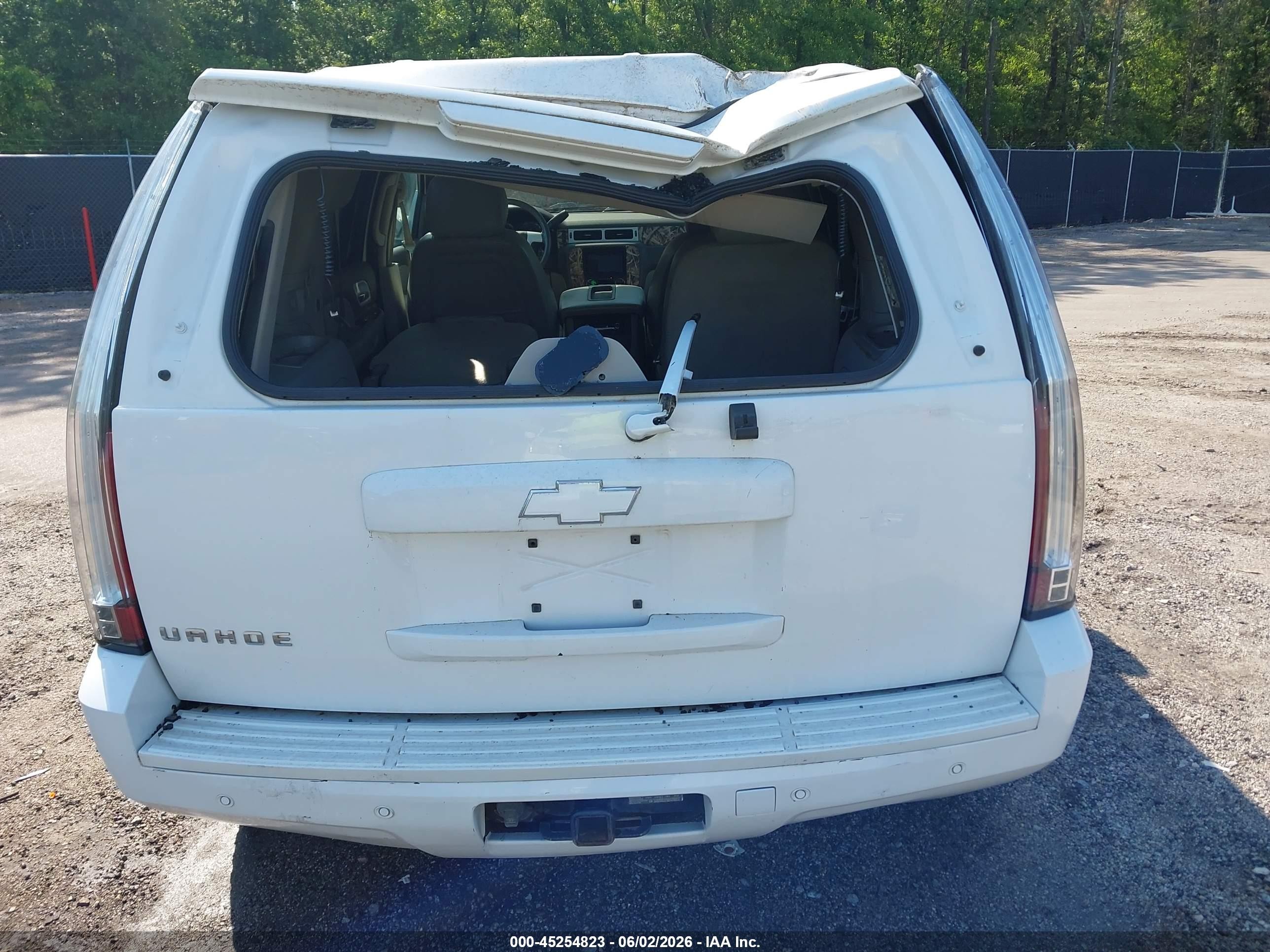 2012 Chevrolet Tahoe Lt White vin: 1GNSCBE06CR153056