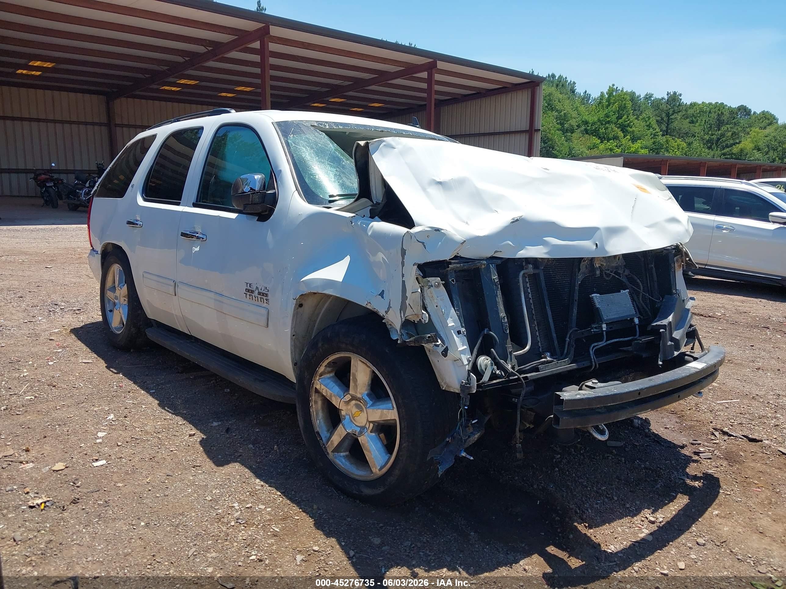 2013 Chevrolet Tahoe Lt White vin: 1GNSCBE06DR131835