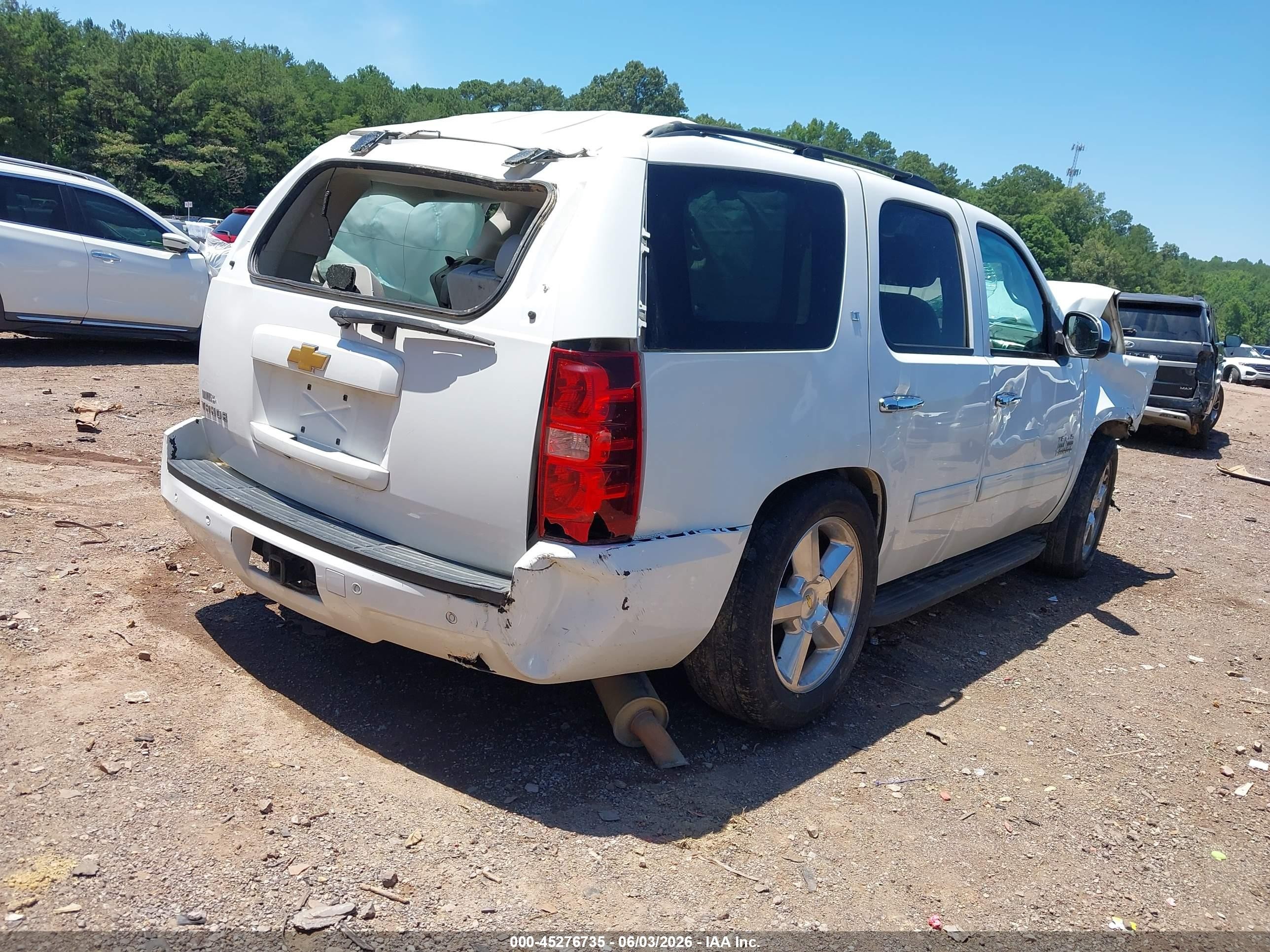 2013 Chevrolet Tahoe Lt White vin: 1GNSCBE06DR131835