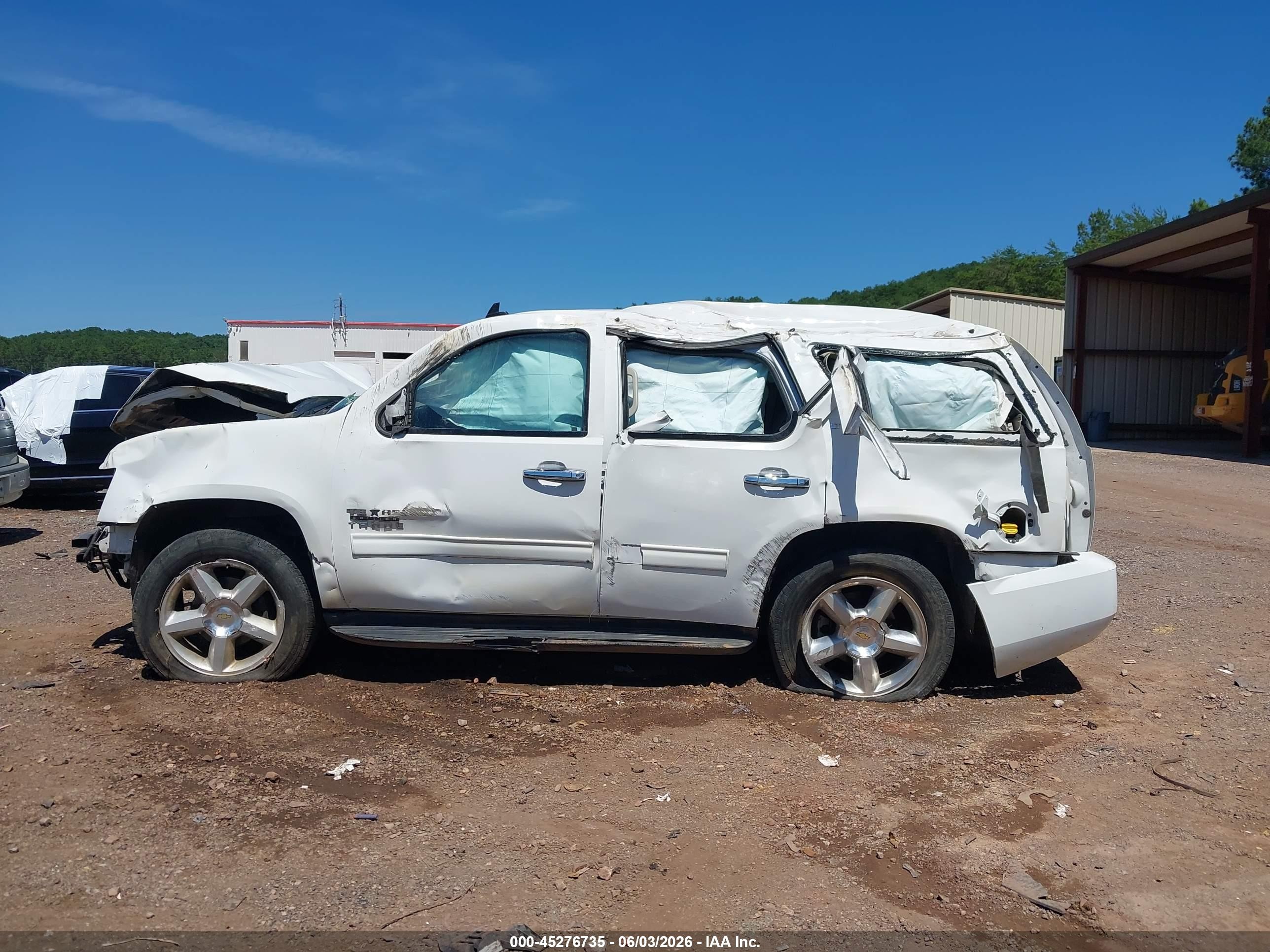 2013 Chevrolet Tahoe Lt White vin: 1GNSCBE06DR131835
