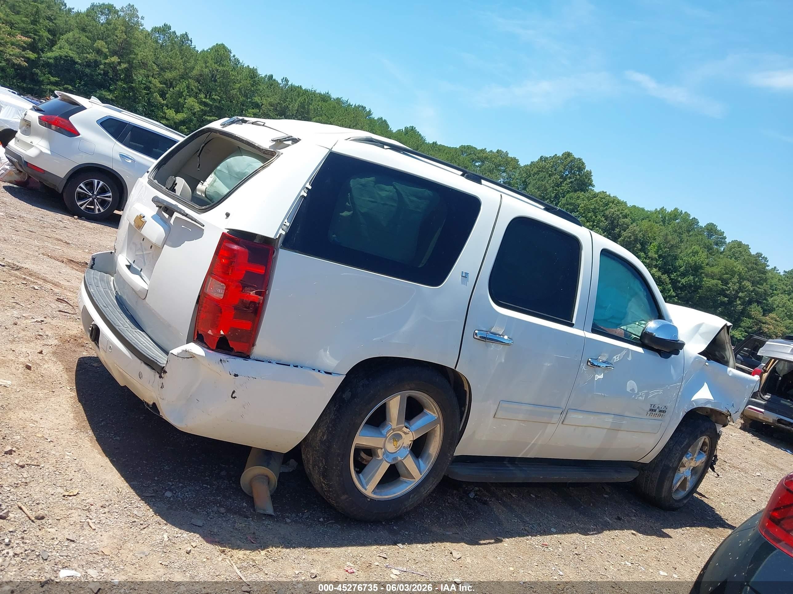 2013 Chevrolet Tahoe Lt White vin: 1GNSCBE06DR131835