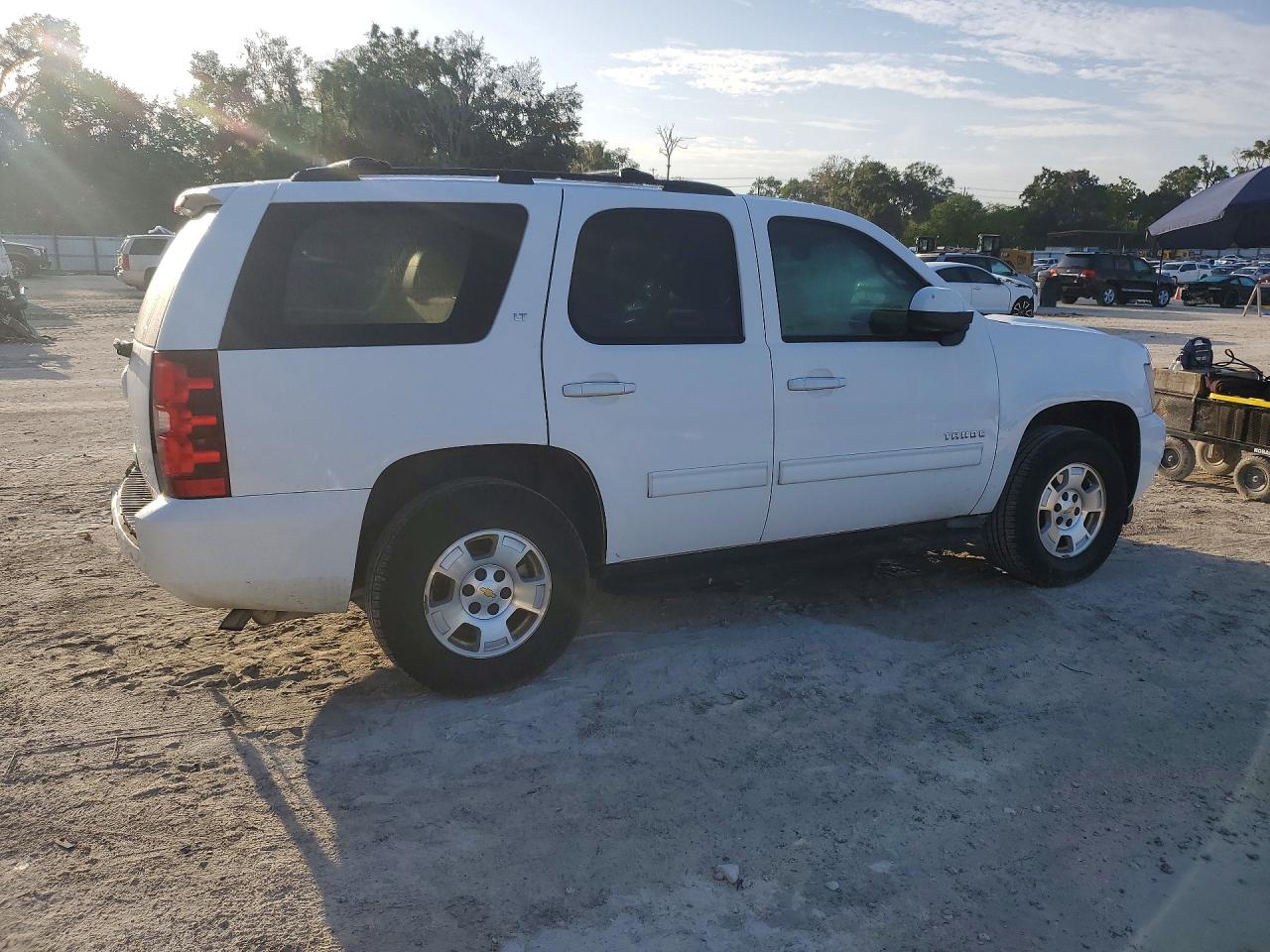 2013 Chevrolet Tahoe C1500 Lt Белый vin: 1GNSCBE06DR247357