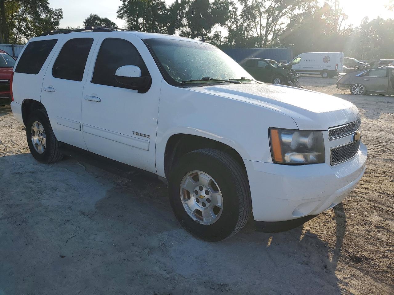 2013 Chevrolet Tahoe C1500 Lt Белый vin: 1GNSCBE06DR247357