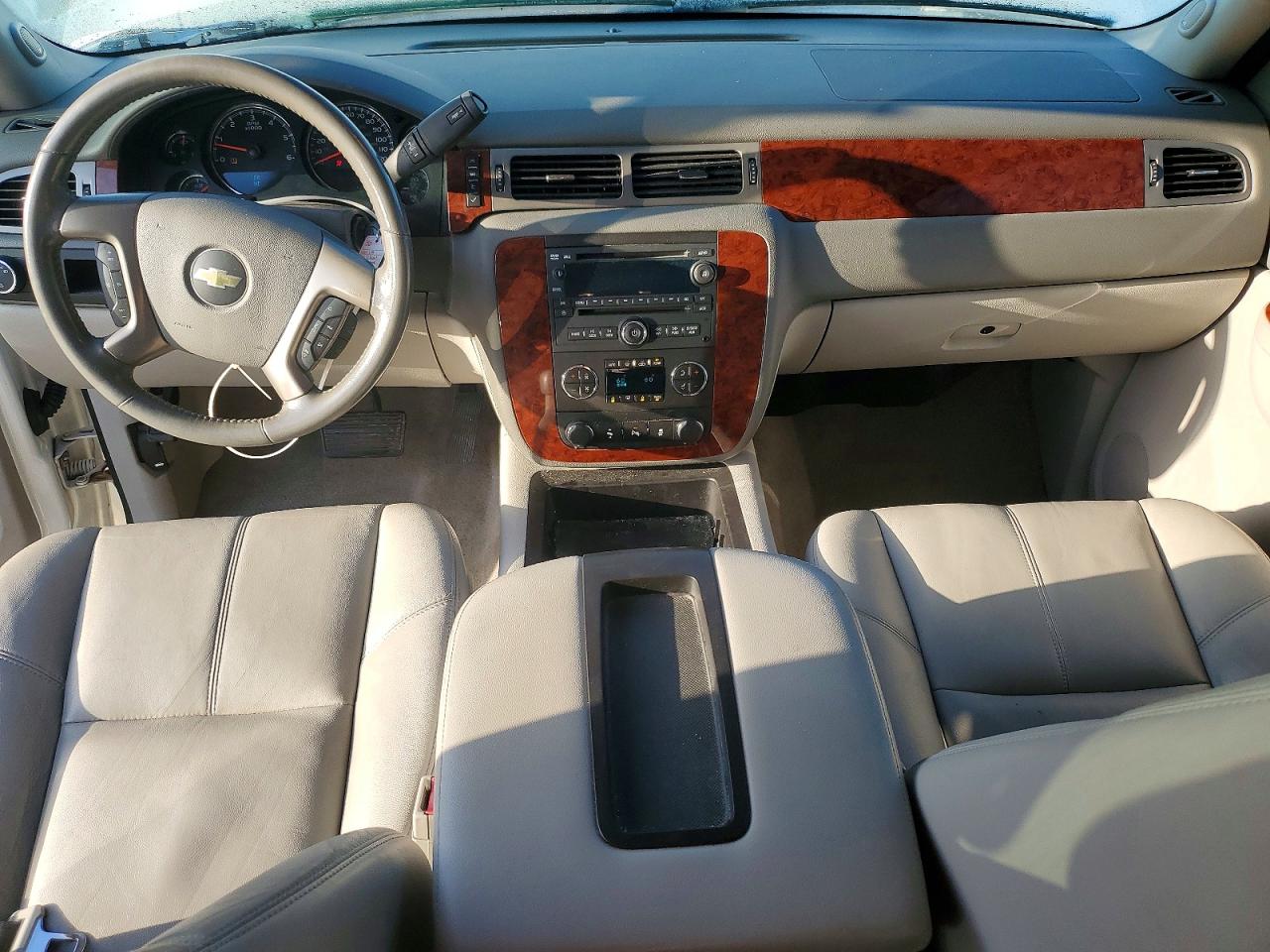 2013 Chevrolet Tahoe C1500 Lt Белый vin: 1GNSCBE06DR247357