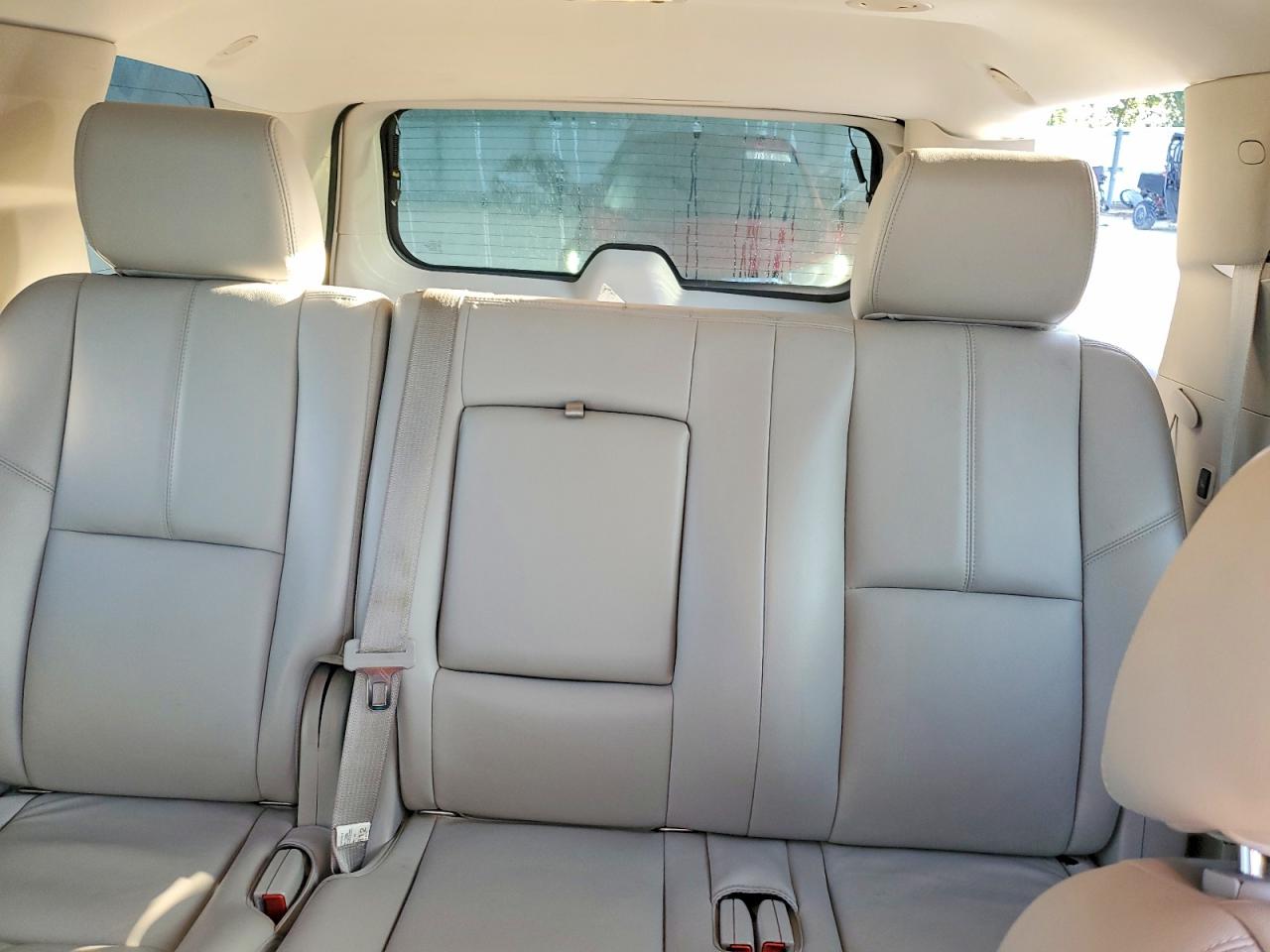 2013 Chevrolet Tahoe C1500 Lt Белый vin: 1GNSCBE06DR247357
