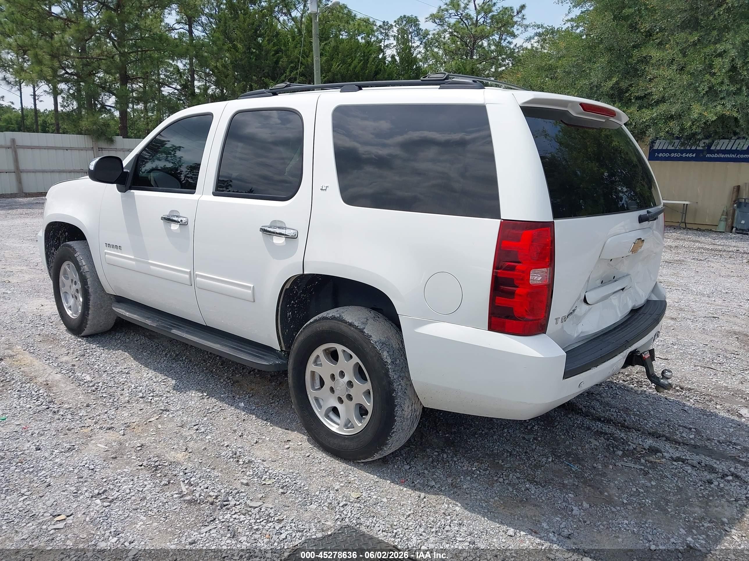 2013 Chevrolet Tahoe Lt White vin: 1GNSCBE06DR252221