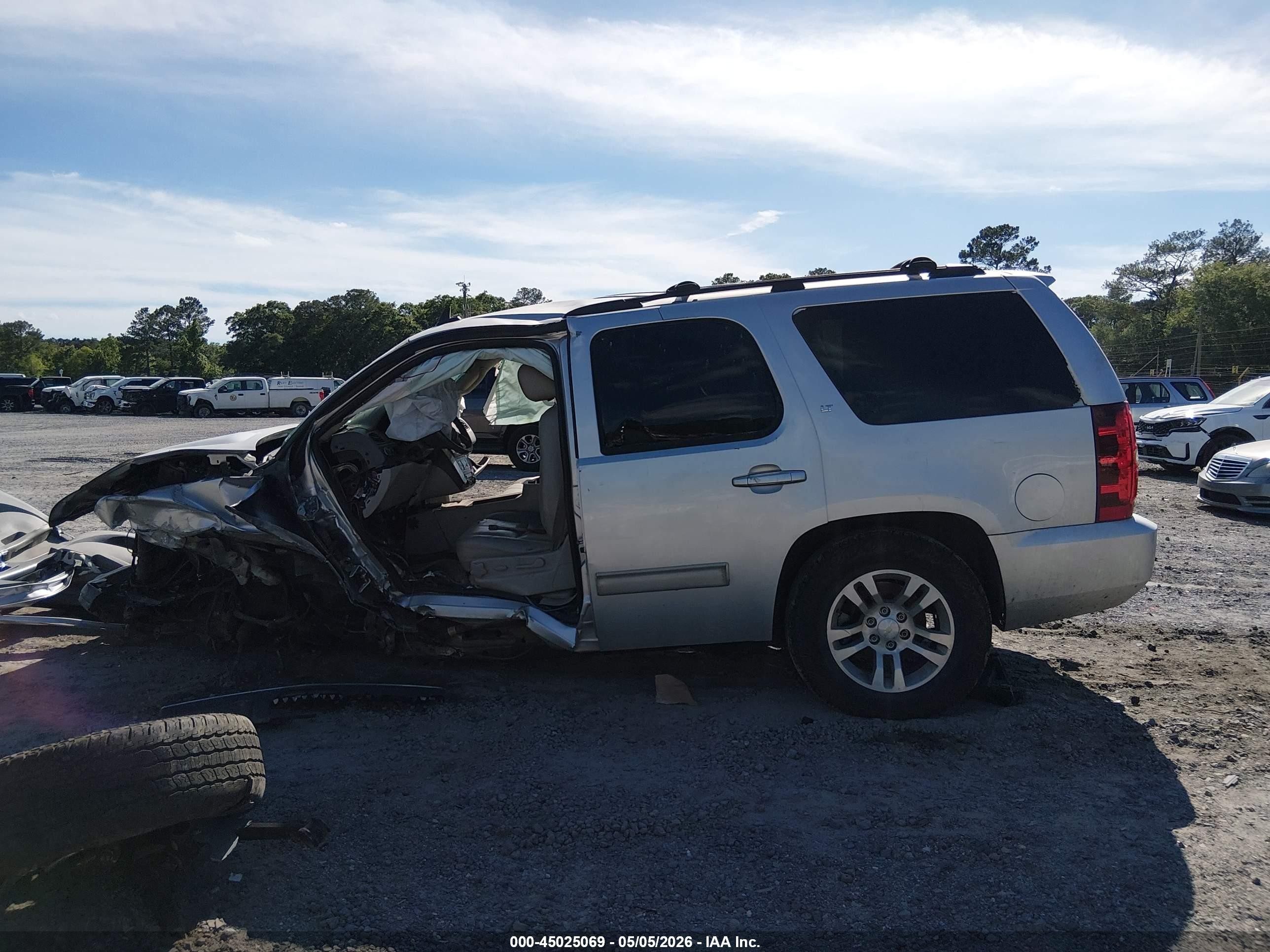 2014 Chevrolet Tahoe Lt Silver vin: 1GNSCBE06ER246355