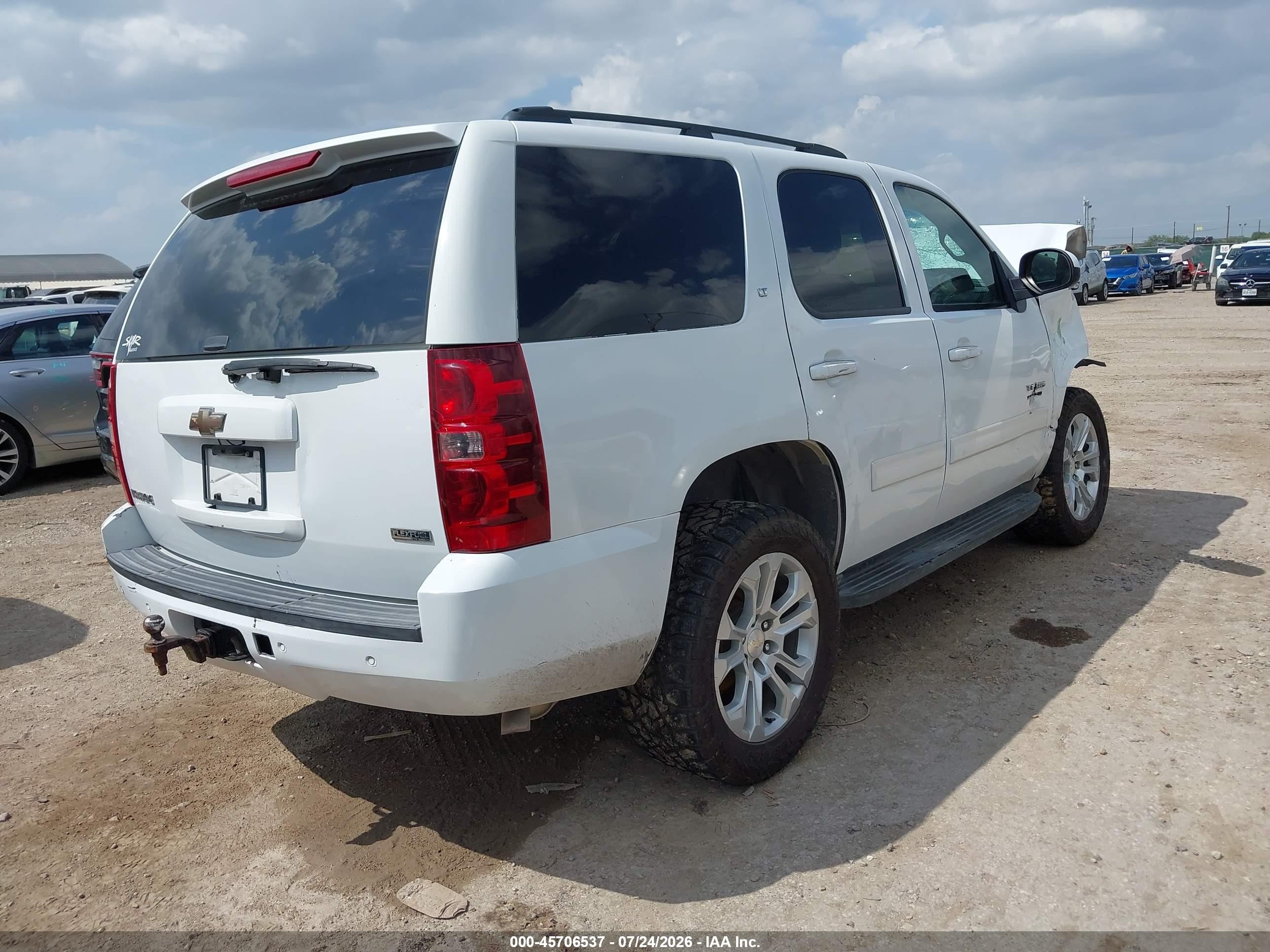 2011 Chevrolet Tahoe Lt White vin: 1GNSCBE07BR135132