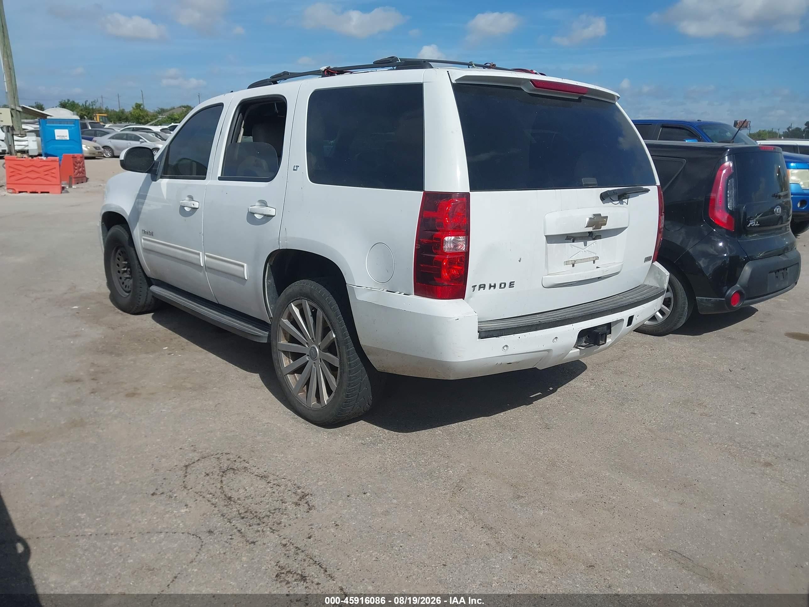 2011 Chevrolet Tahoe Lt White vin: 1GNSCBE07BR192690