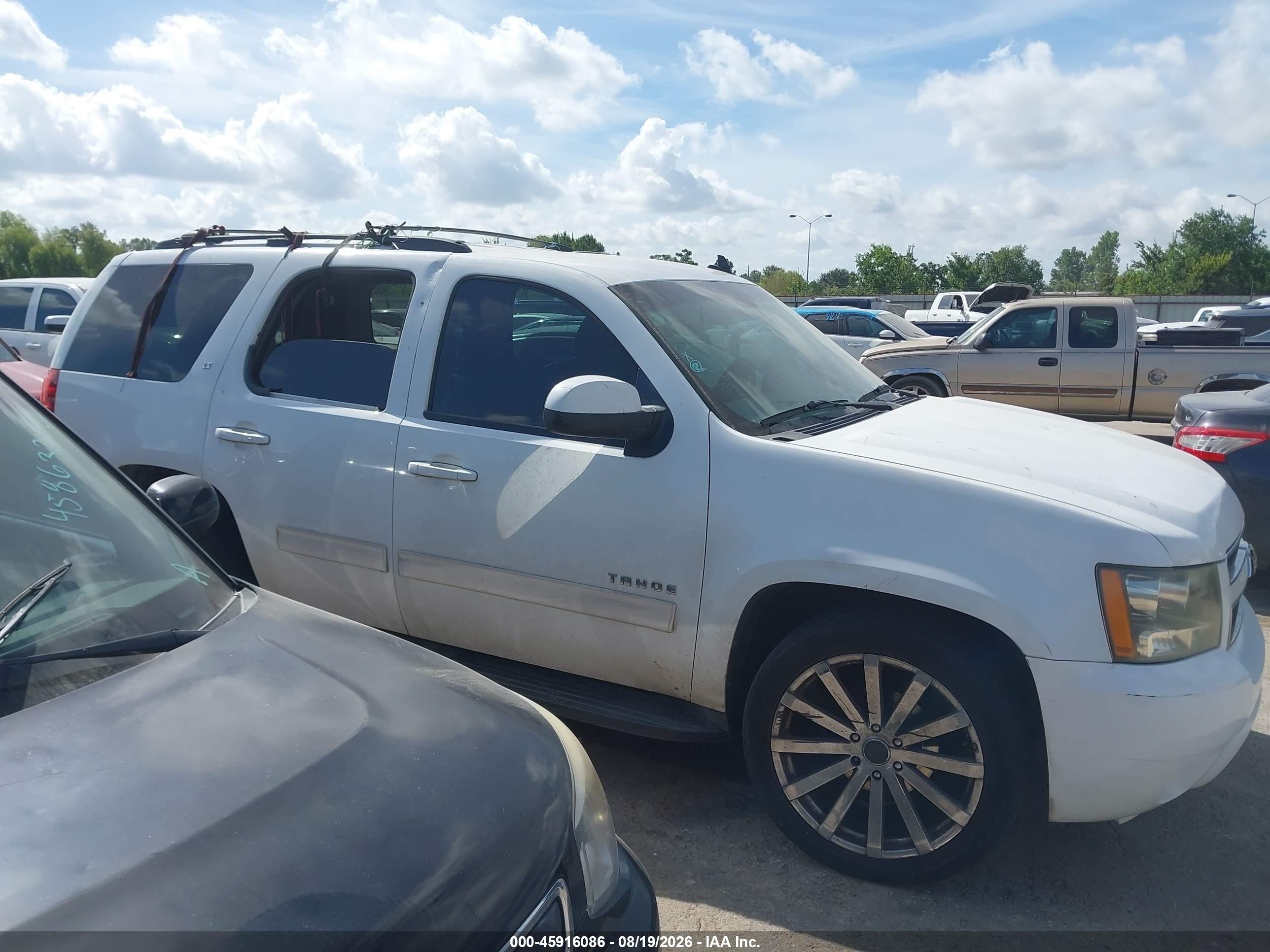 2011 Chevrolet Tahoe Lt White vin: 1GNSCBE07BR192690