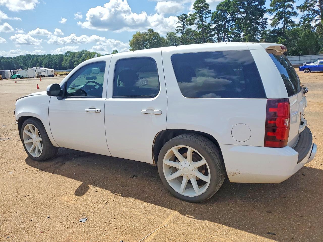 2011 Chevrolet Tahoe C1500 Lt White vin: 1GNSCBE07BR400163
