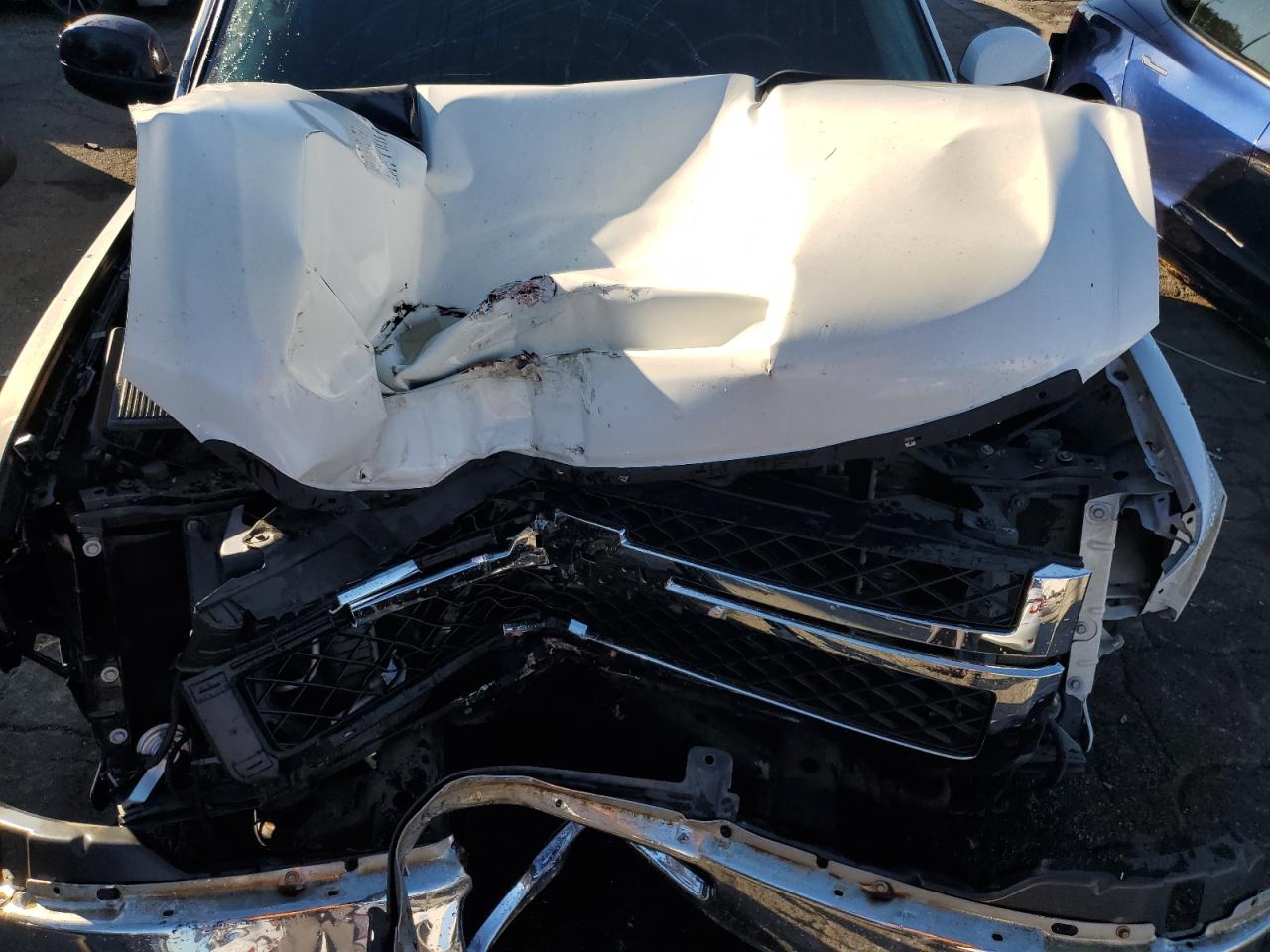 2013 Chevrolet Tahoe C1500 Lt Белый vin: 1GNSCBE07DR254379 Damage: Front Bumper Reinforcement, Bent, > 12 Inches