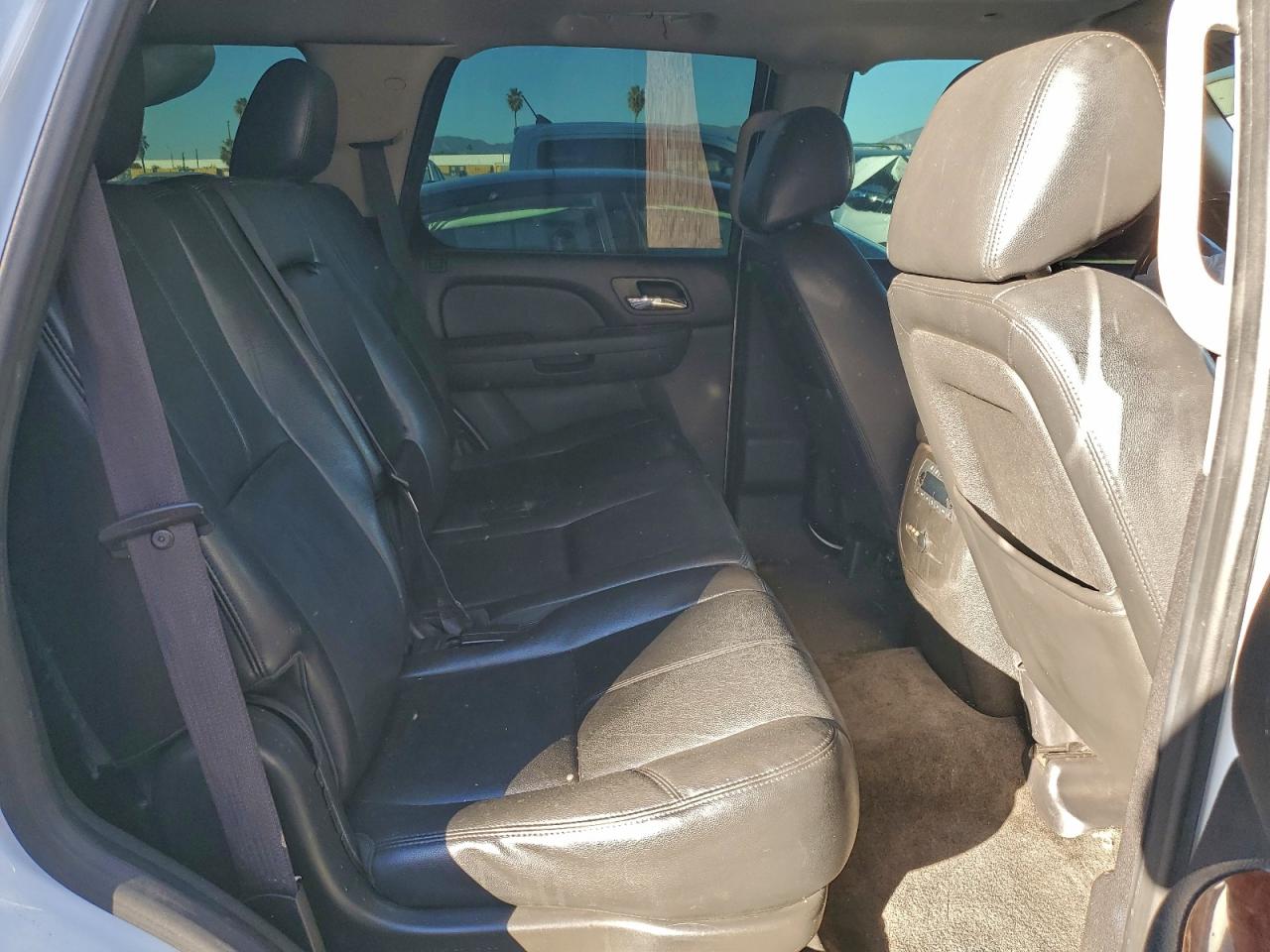 2013 Chevrolet Tahoe C1500 Lt Белый vin: 1GNSCBE07DR254379