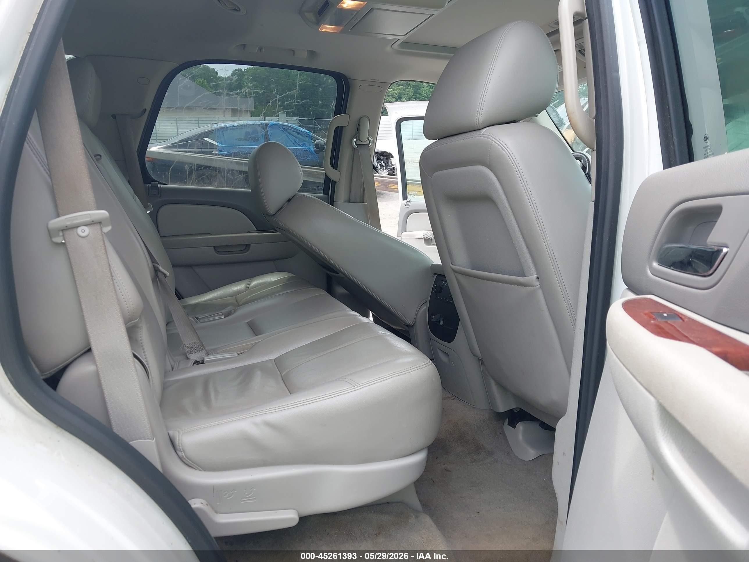 2013 Chevrolet Tahoe Lt White vin: 1GNSCBE07DR289391