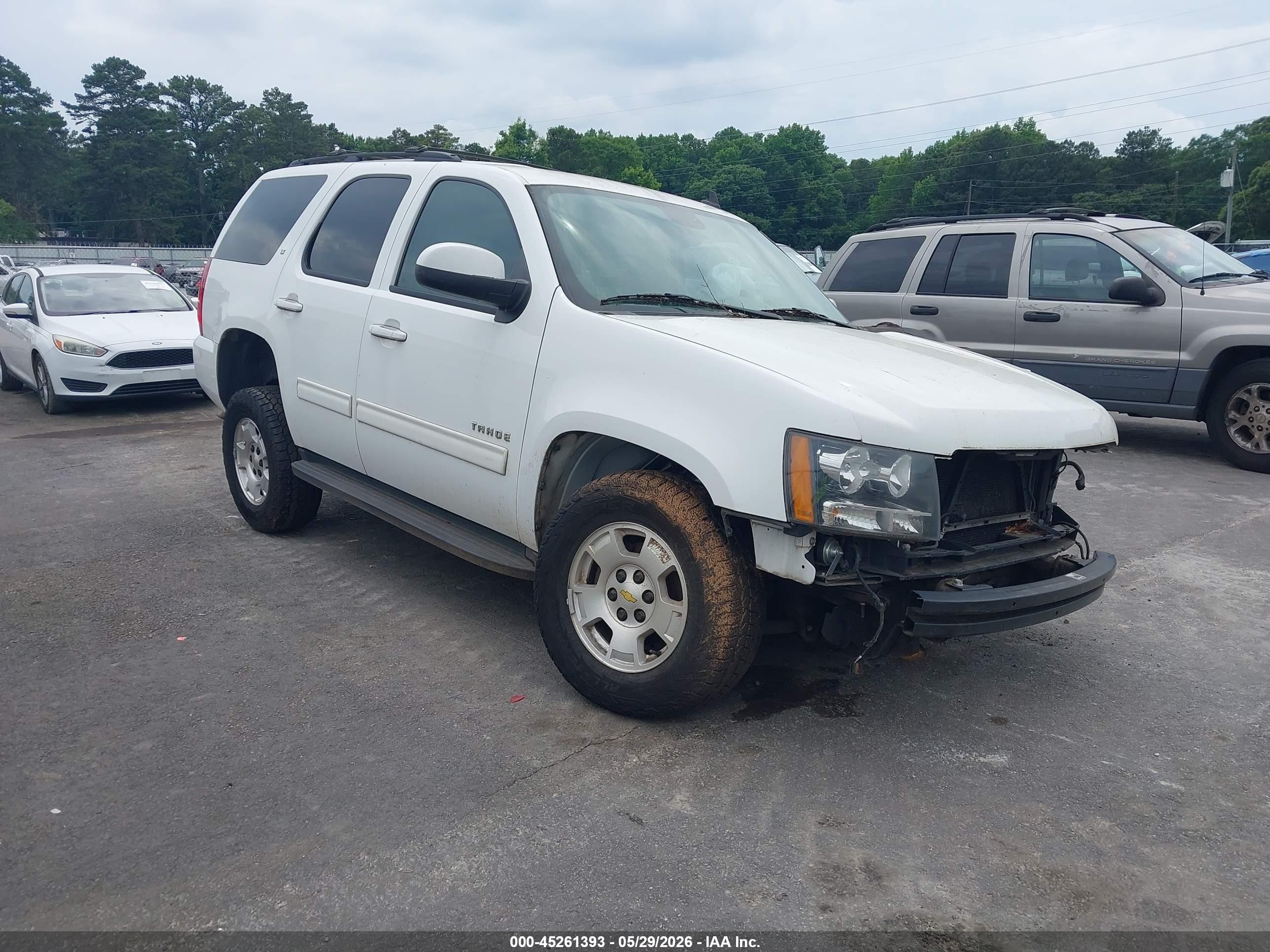 2013 Chevrolet Tahoe Lt White vin: 1GNSCBE07DR289391