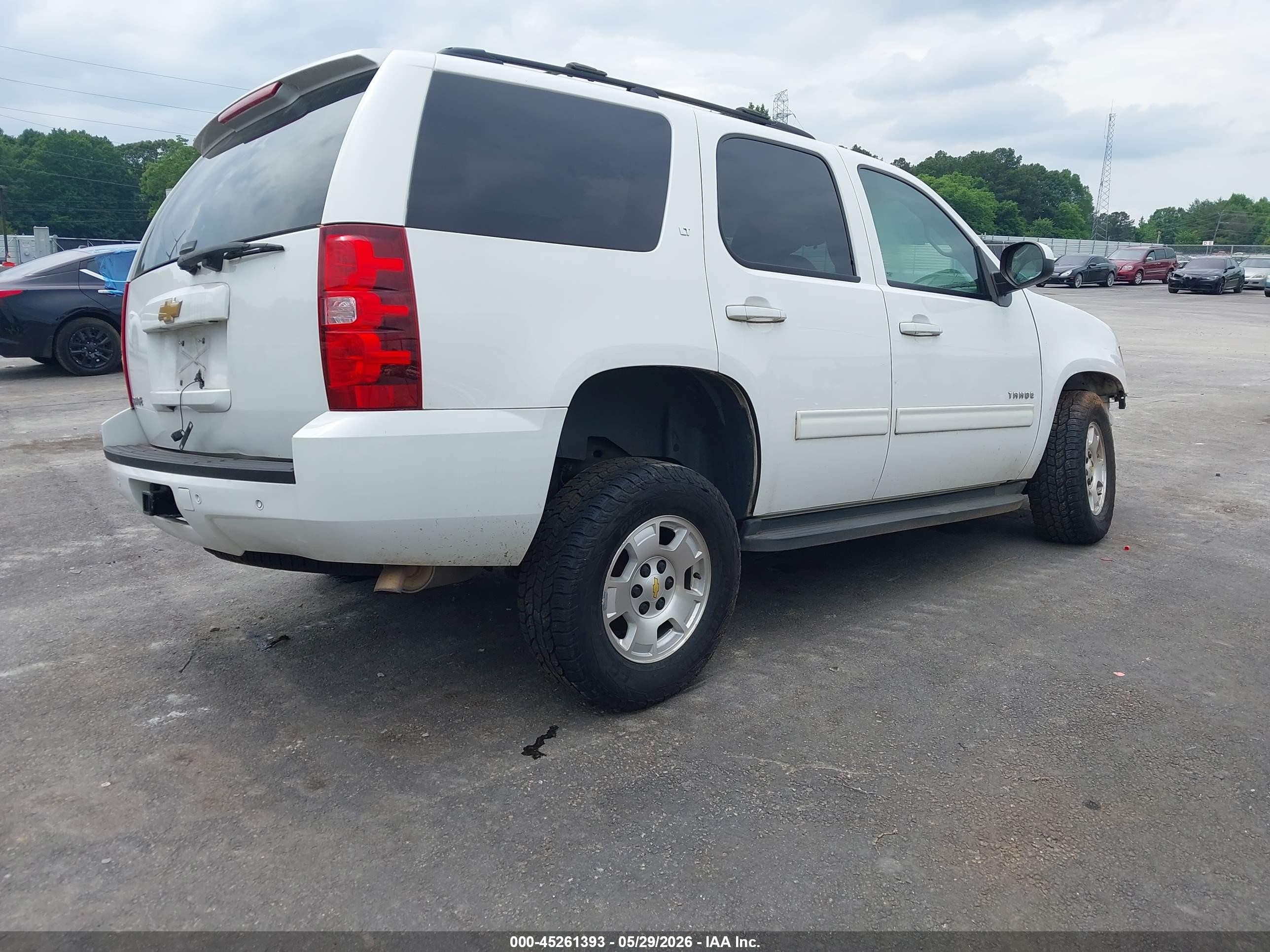 2013 Chevrolet Tahoe Lt White vin: 1GNSCBE07DR289391