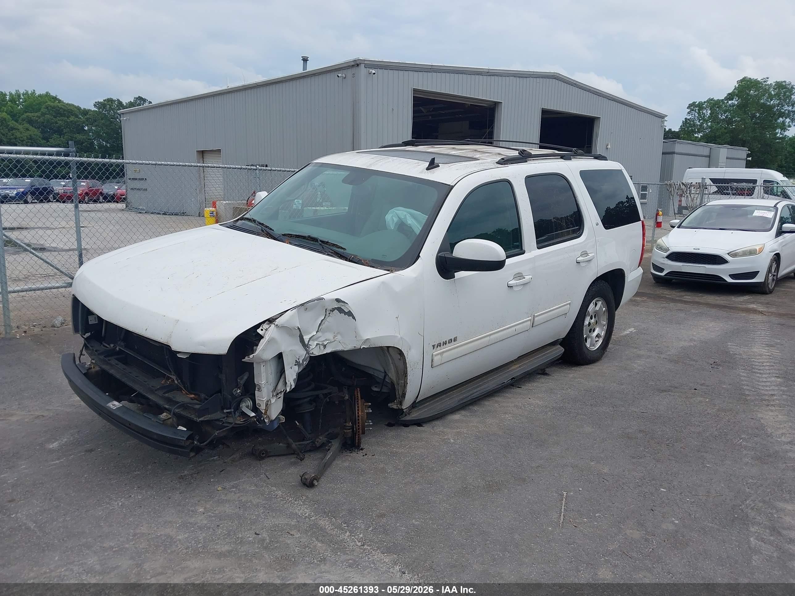 2013 Chevrolet Tahoe Lt White vin: 1GNSCBE07DR289391