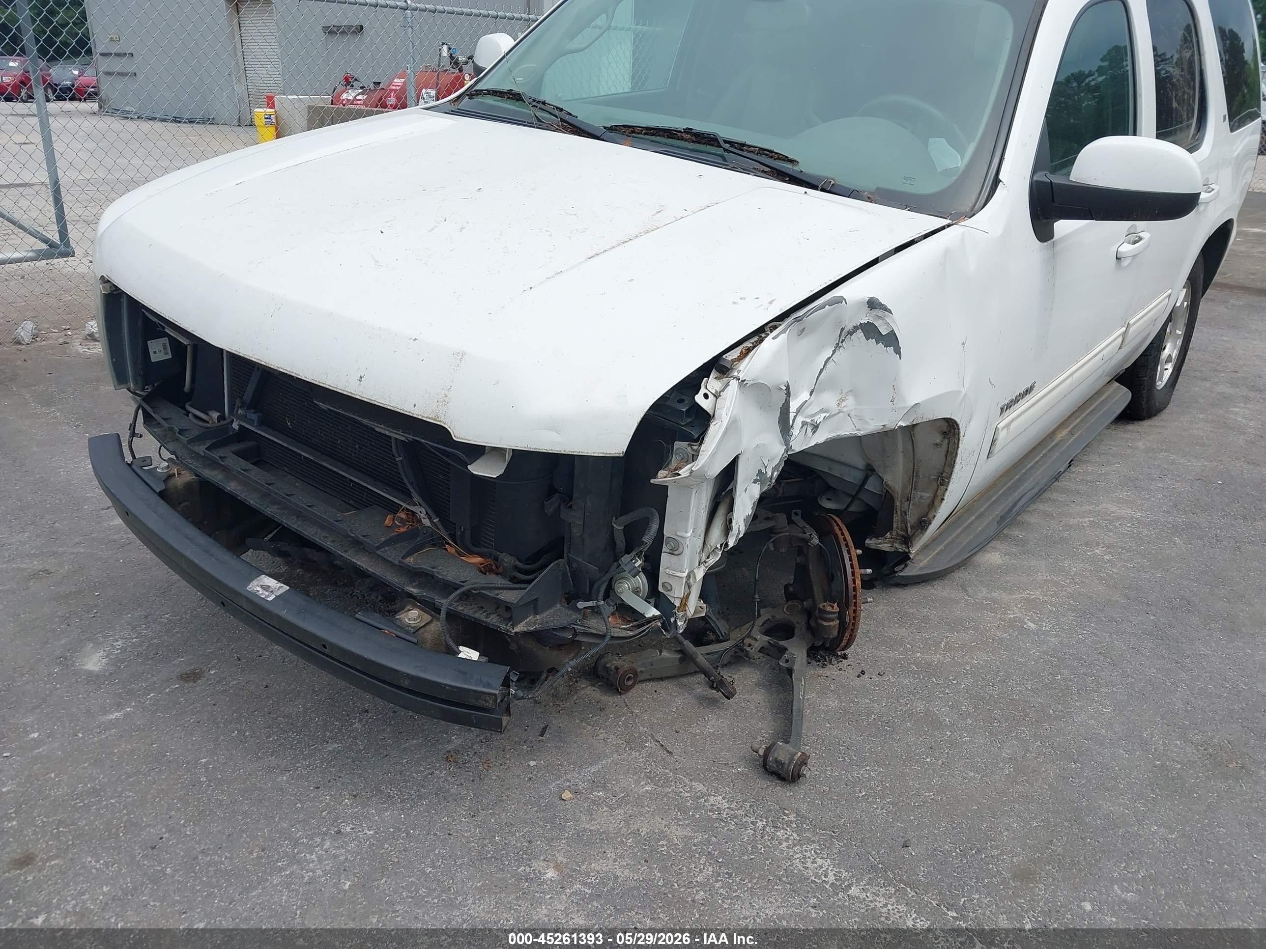 2013 Chevrolet Tahoe Lt White vin: 1GNSCBE07DR289391